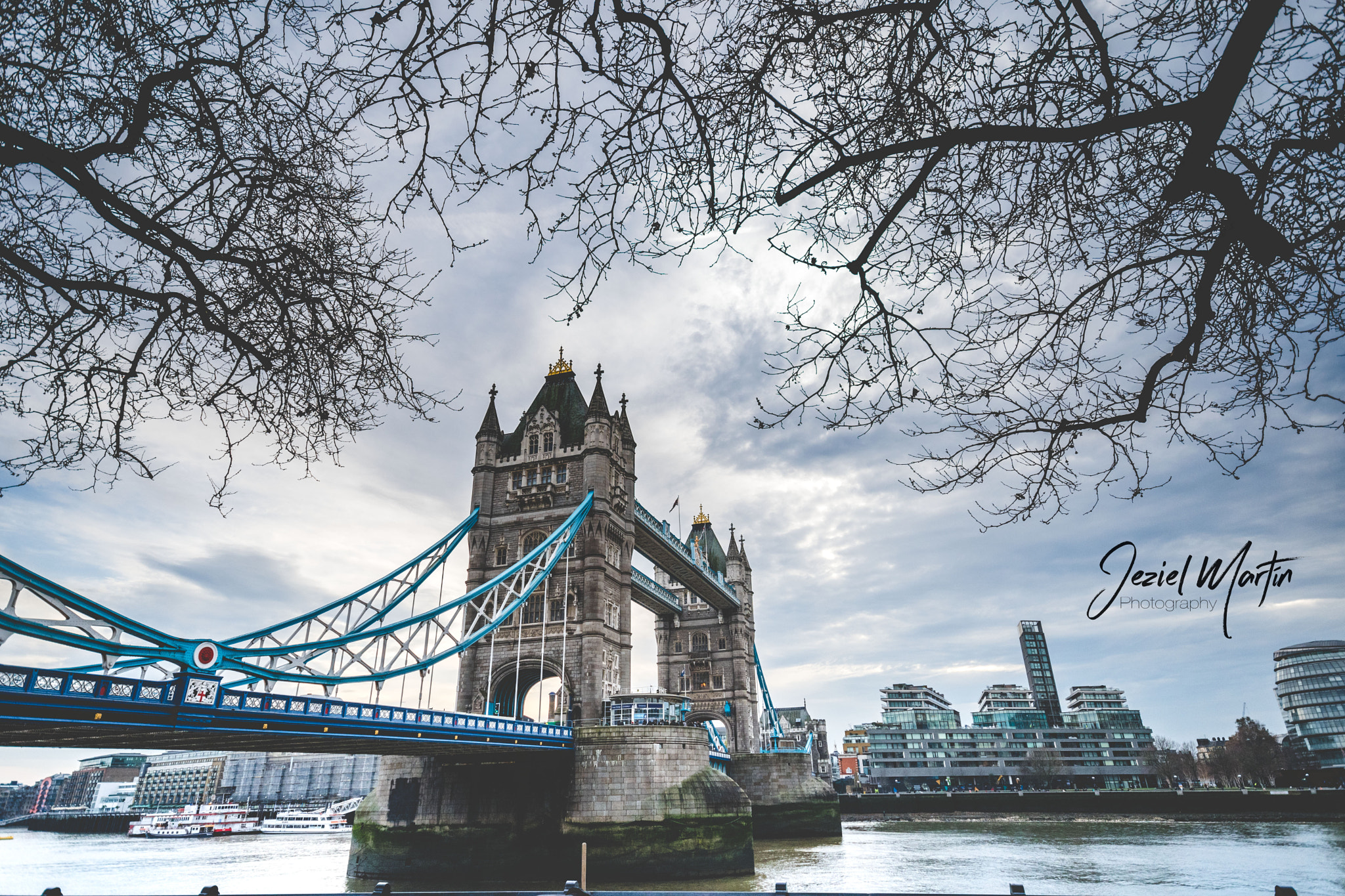 Sigma 10-20mm F4-5.6 EX DC HSM sample photo. Tower bridge photography