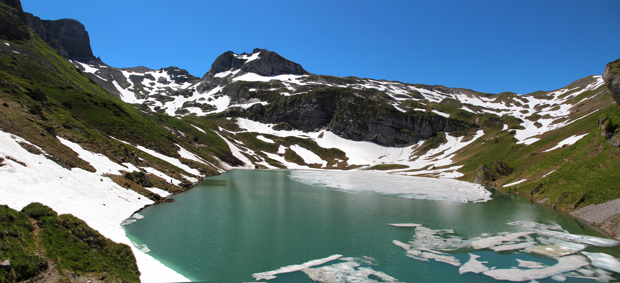 Canon EOS 600D (Rebel EOS T3i / EOS Kiss X5) sample photo. Swiss mountain lake photography