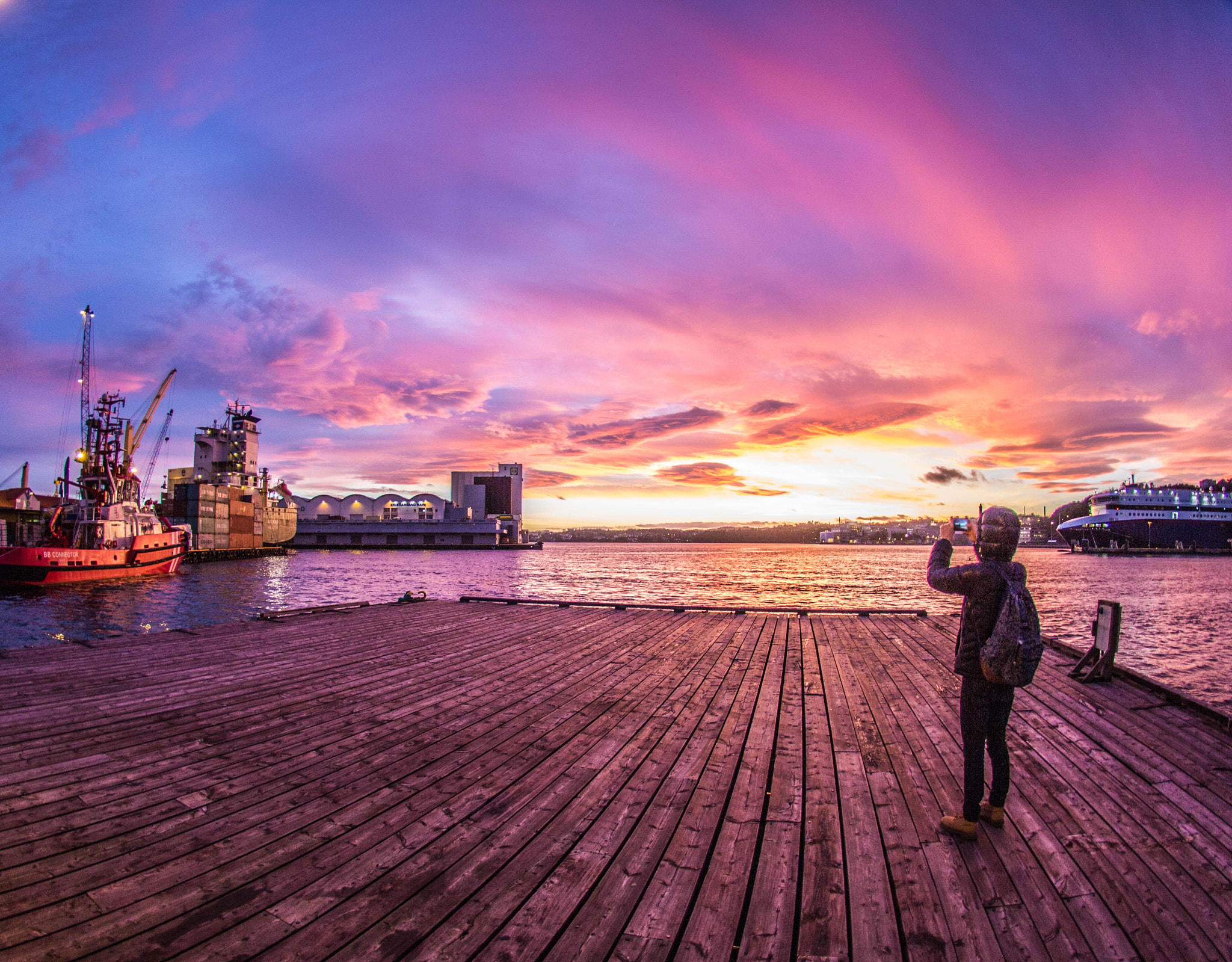 Canon EOS 700D (EOS Rebel T5i / EOS Kiss X7i) + Sigma 8mm F3.5 EX DG Circular Fisheye sample photo. Sunset photo photography