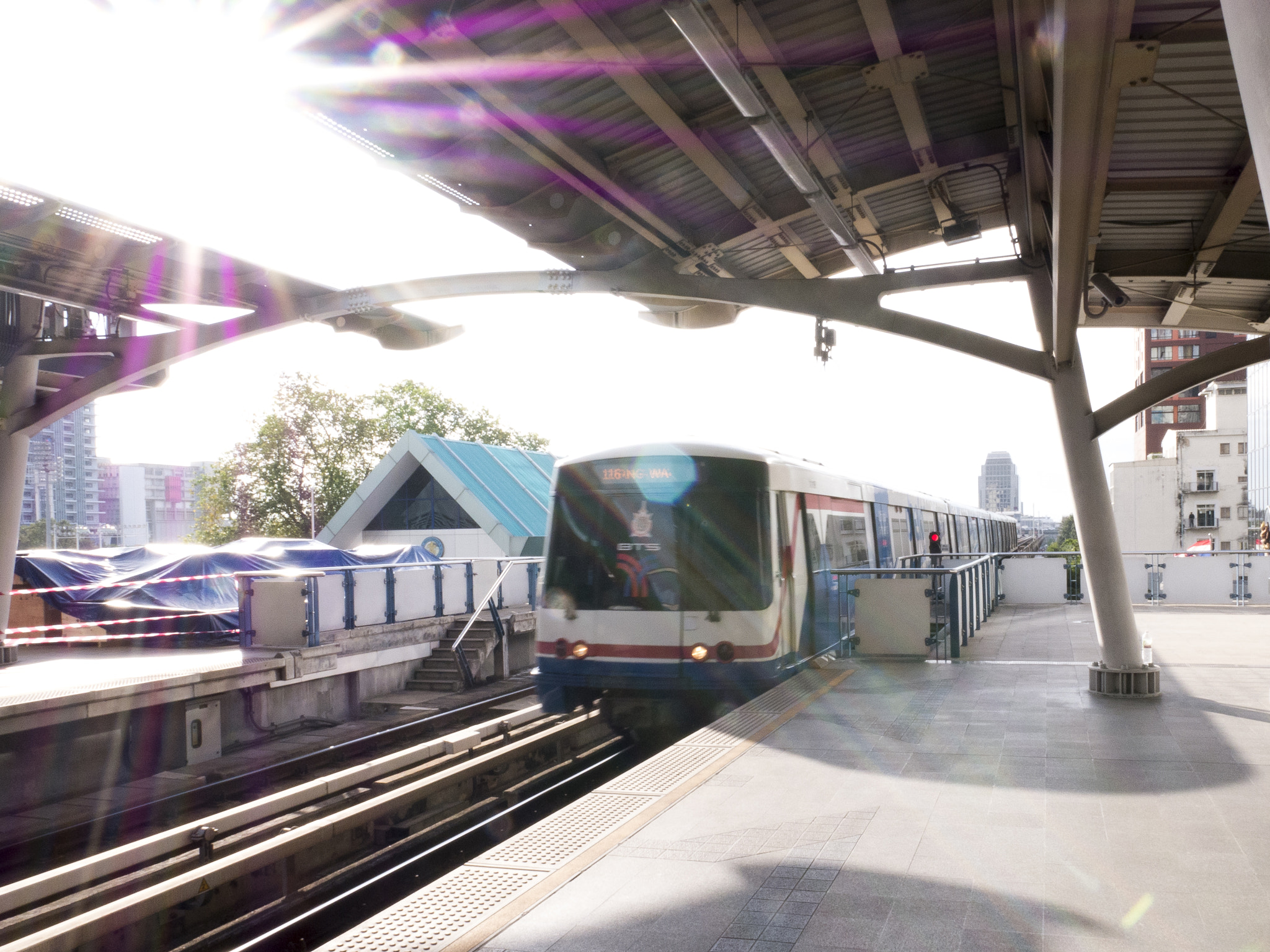 Panasonic Lumix DMC-G85 (Lumix DMC-G80) sample photo. Public transport photography