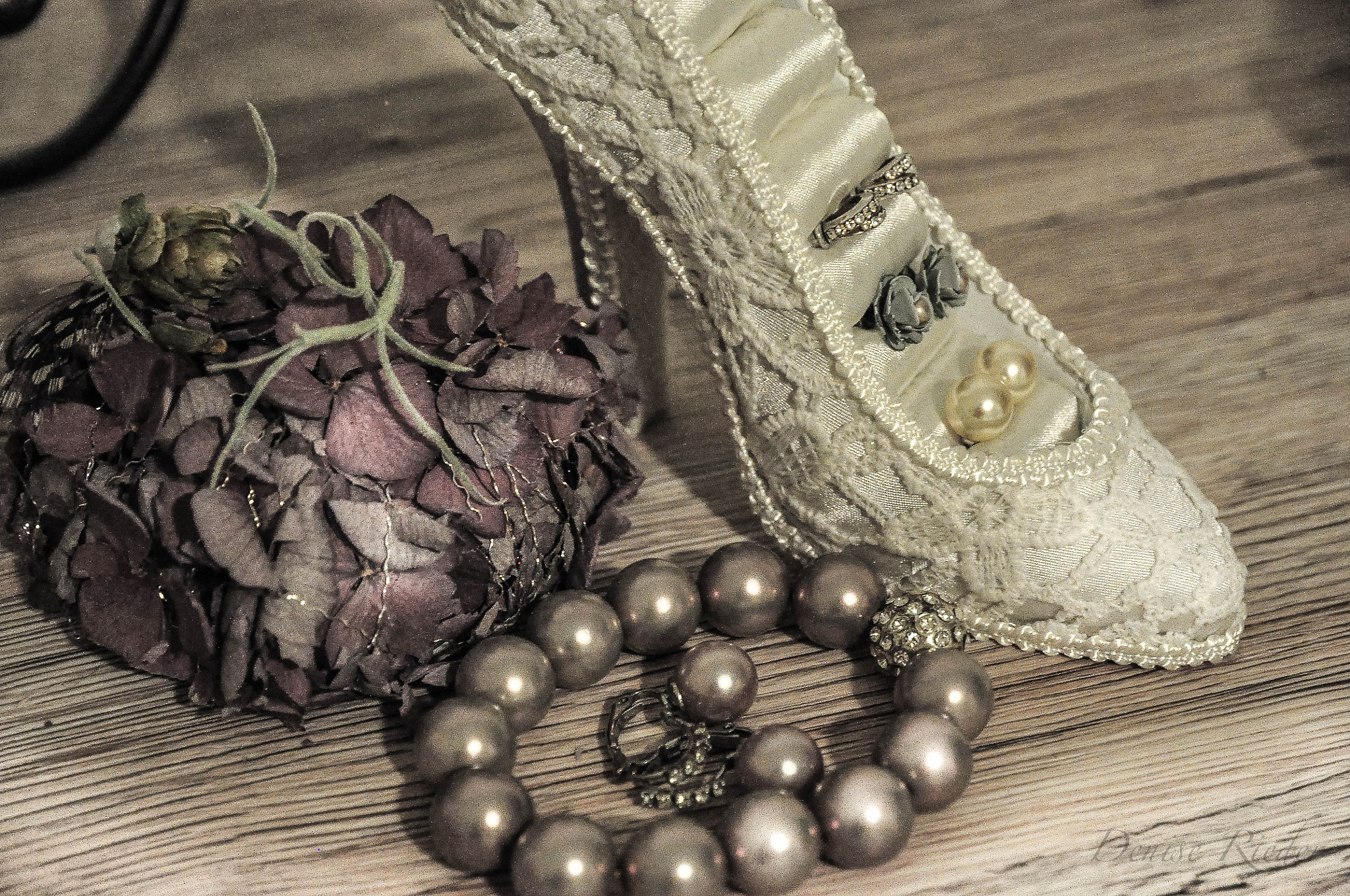 Nikon D5000 sample photo. Pearls and shoes photography