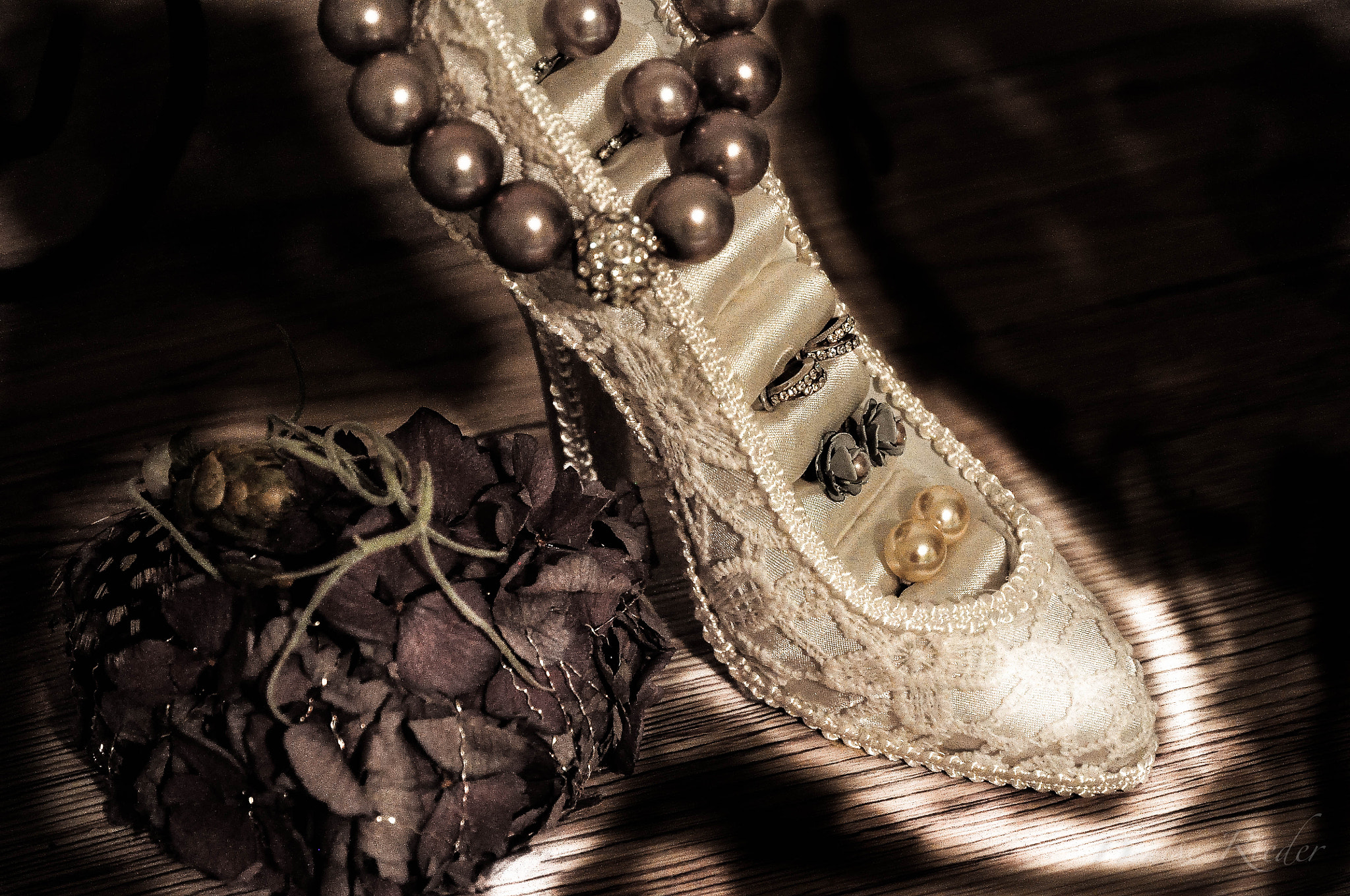Nikon D5000 sample photo. Pearls and shoes photography