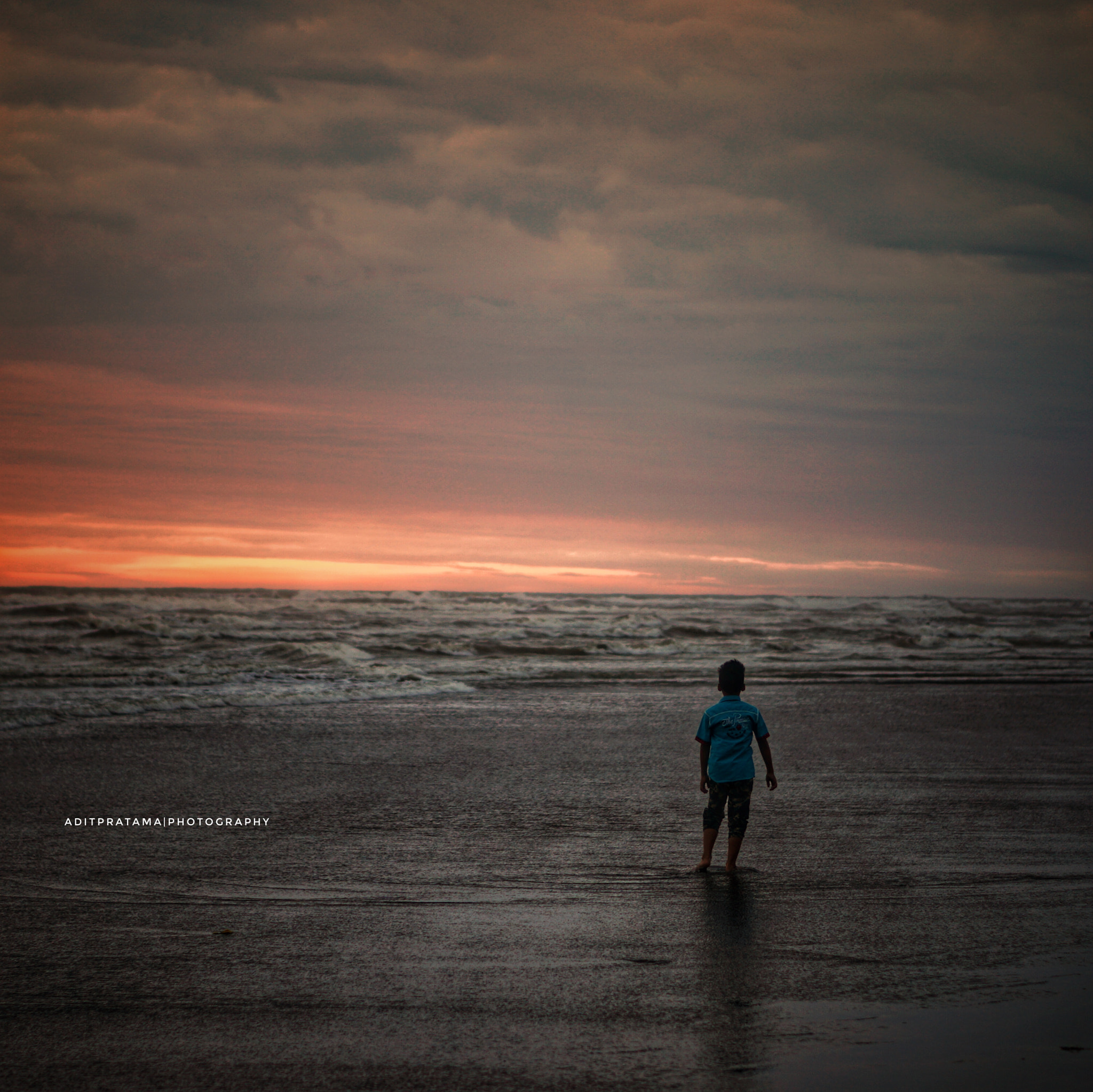 Sony E 50mm F1.8 OSS sample photo. Walking towards the ocean photography