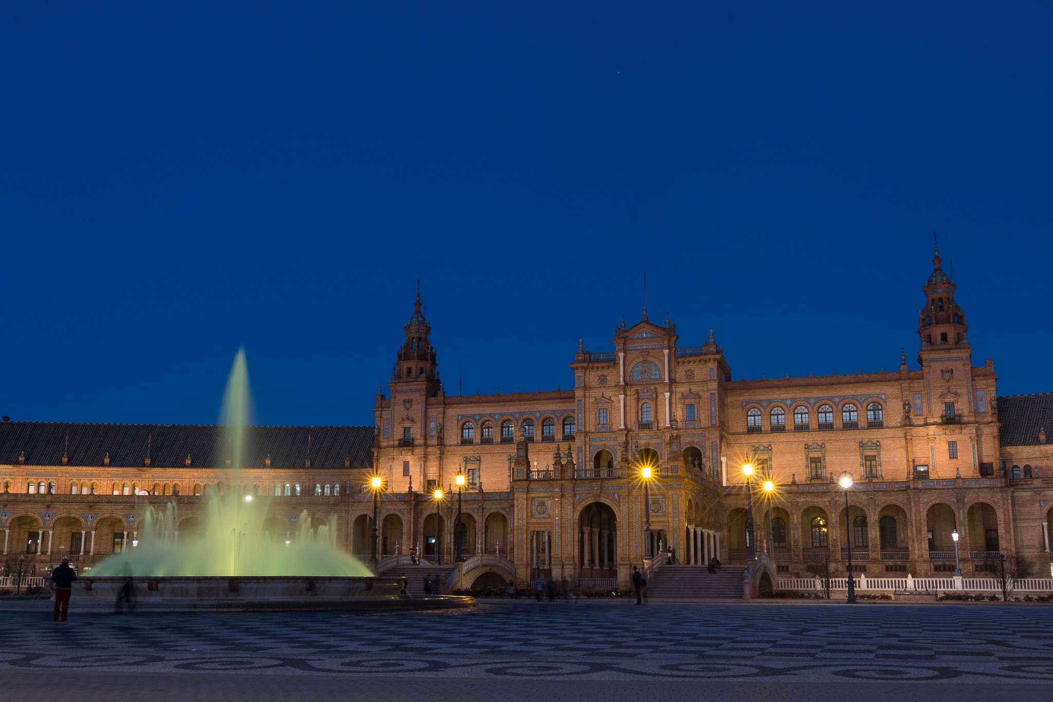 Tokina AT-X Pro 12-24mm F4 (IF) DX sample photo. Plaza españa de sevilla photography