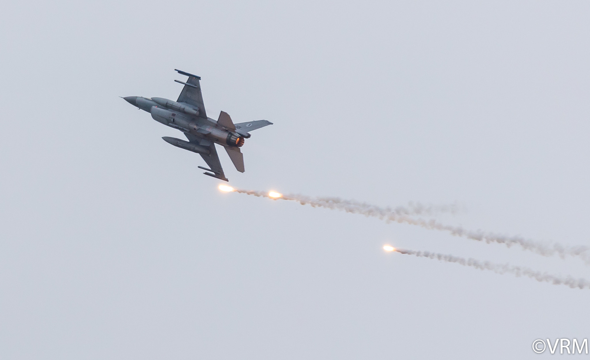 Canon EF 70-200mm F2.8L IS II USM sample photo. F16 fighting falcon photography