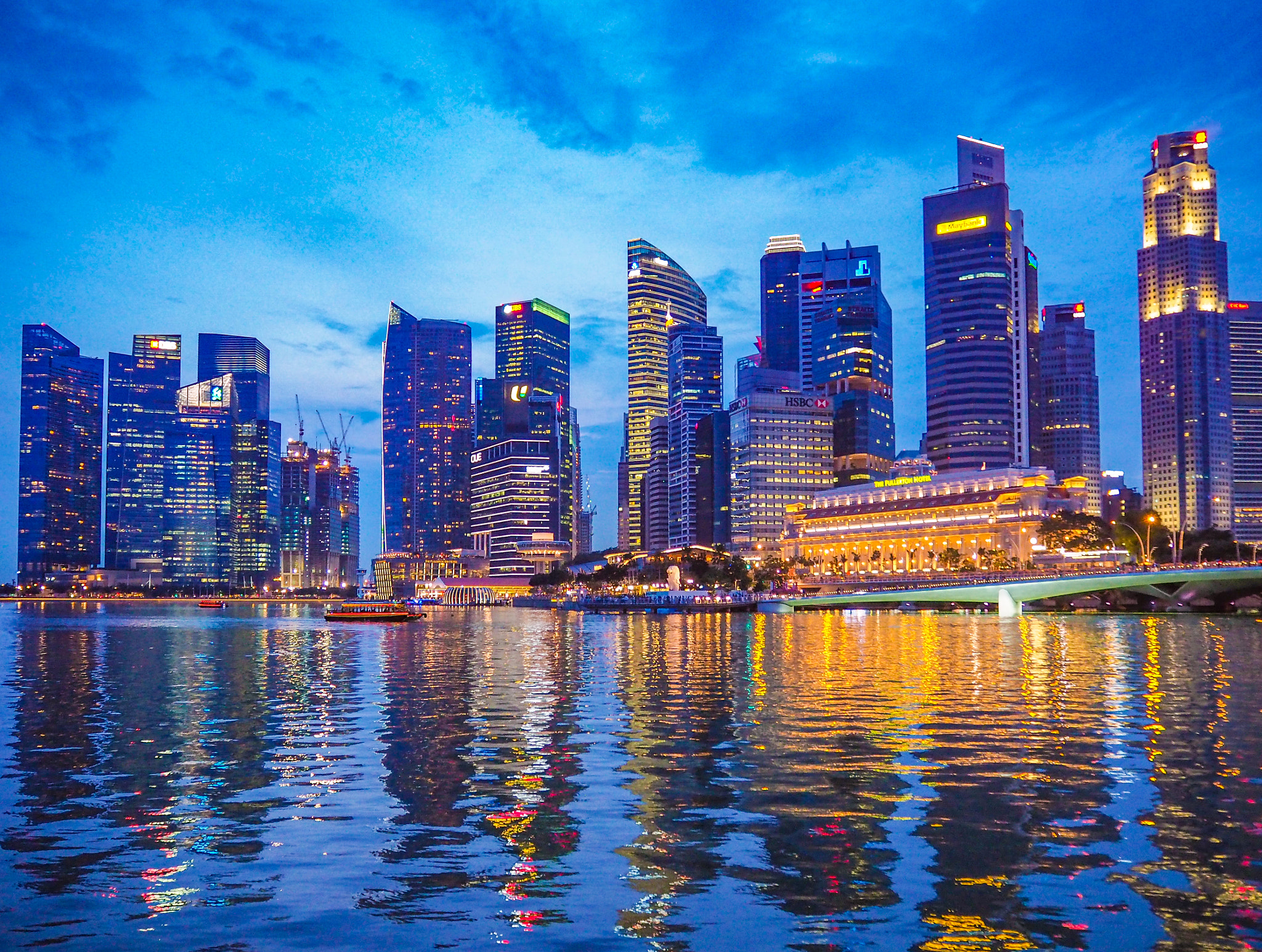 Olympus M.Zuiko Digital ED 14-42mm F3.5-5.6 EZ sample photo. Singapore skyline photography