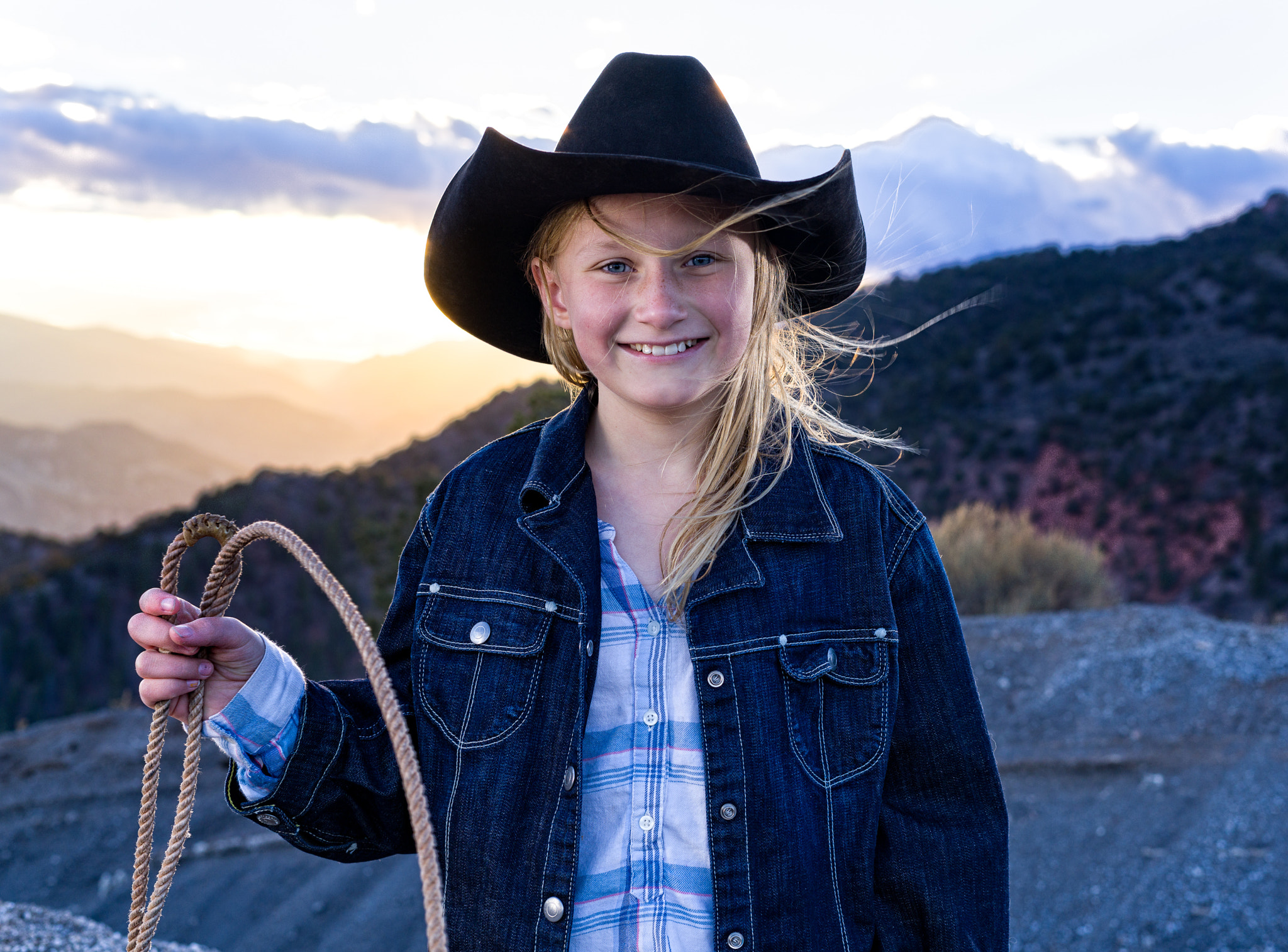 Sony a7R II + Sony FE 50mm F1.8 sample photo. Cowgirl environmental portraits photography