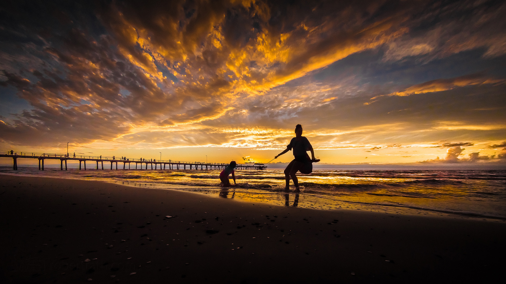 Canon EF 8-15mm F4L Fisheye USM sample photo. Henley beach moment photography