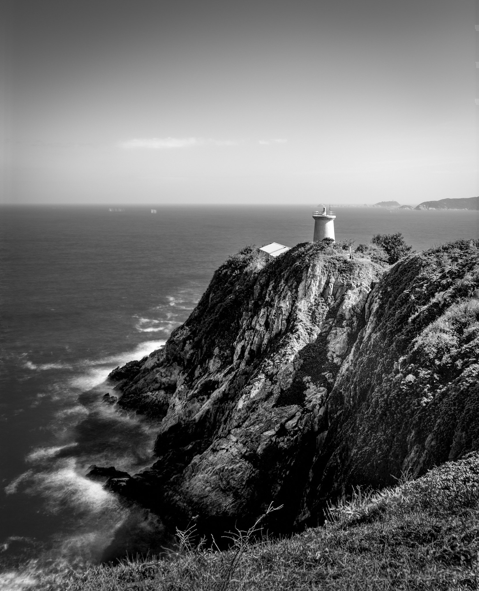 Fujifilm X-T10 + Fujifilm XF 16mm F1.4 R WR sample photo. Lighthouse by the cliff photography
