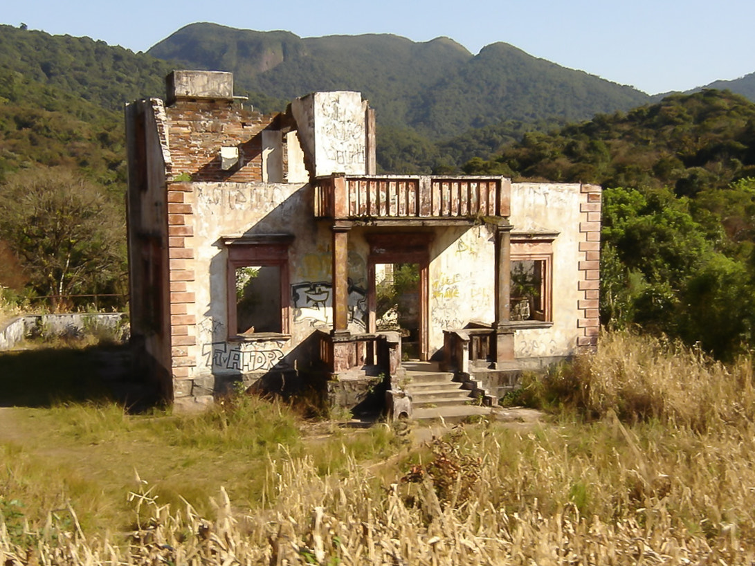 Sony DSC-P73 sample photo. Abandoned house photography