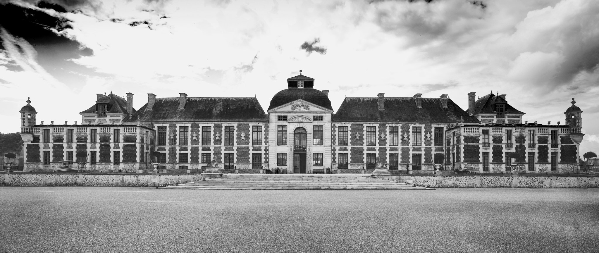 Canon EOS 6D + Canon TS-E 24mm f/3.5L sample photo. Le château su champ de bataille pano copie photography