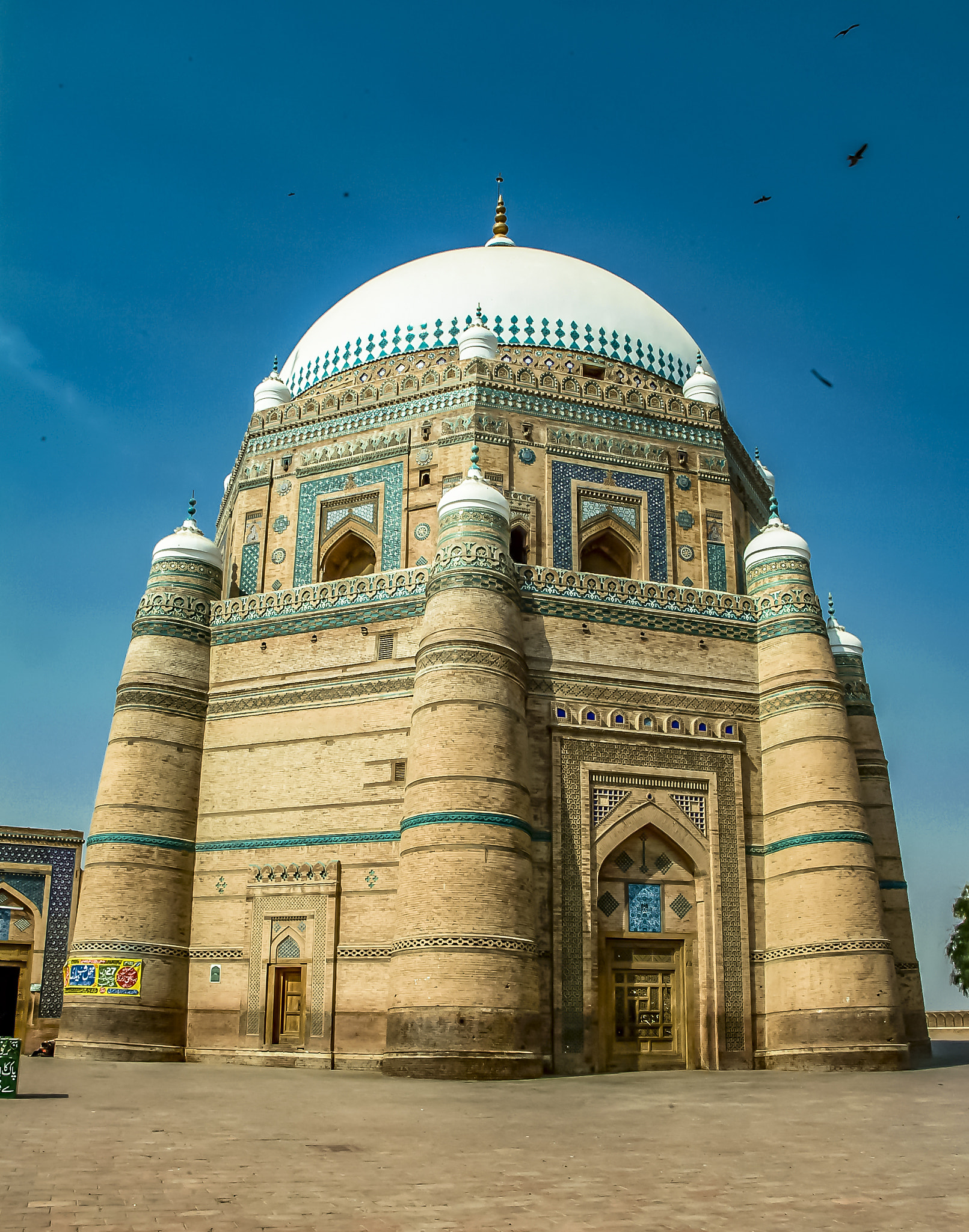 Fujifilm FinePix S2 Pro sample photo. Shah rukne alam mazar photography