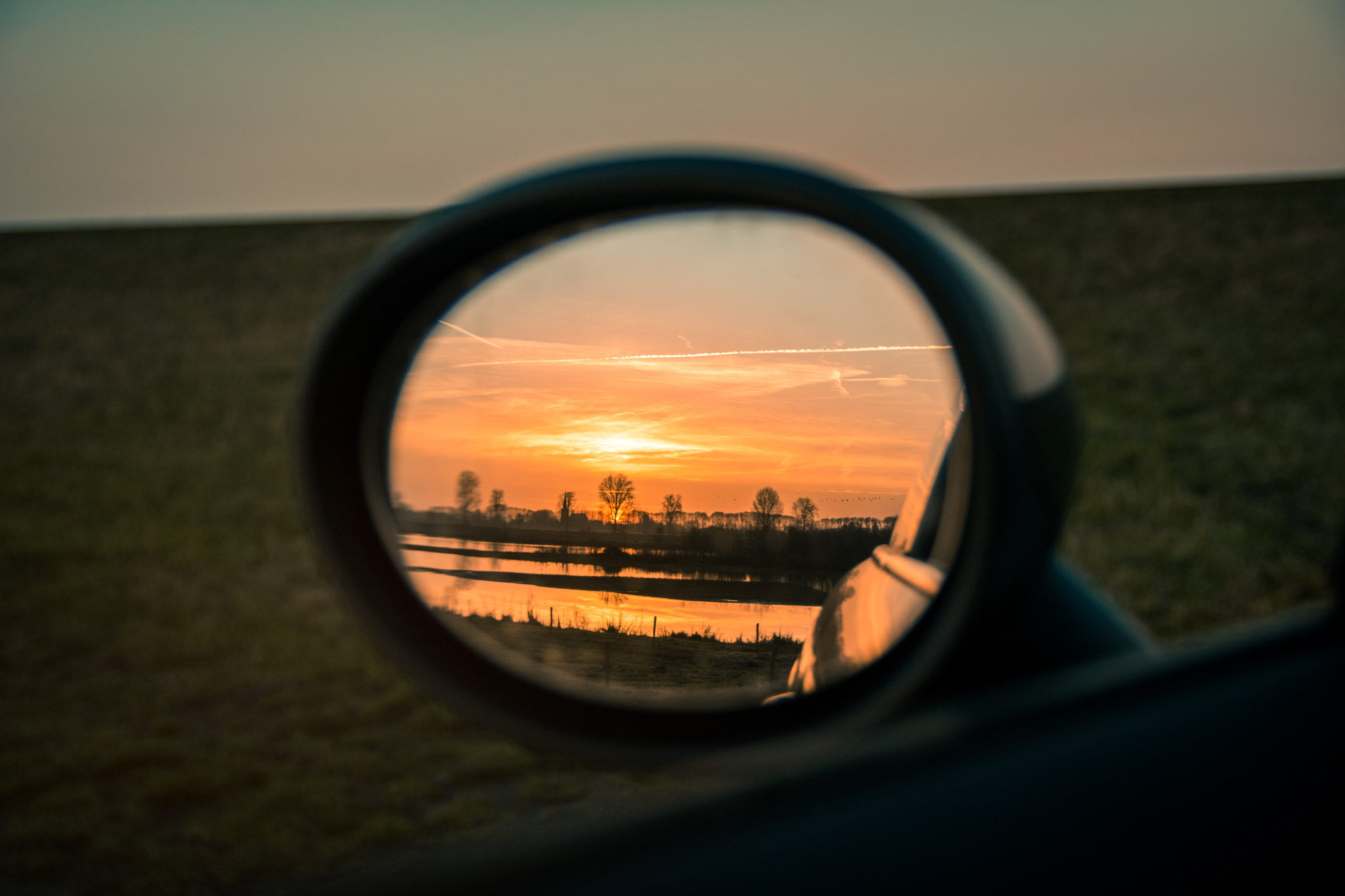 Canon EOS 750D (EOS Rebel T6i / EOS Kiss X8i) sample photo. Car mirror sunset photography