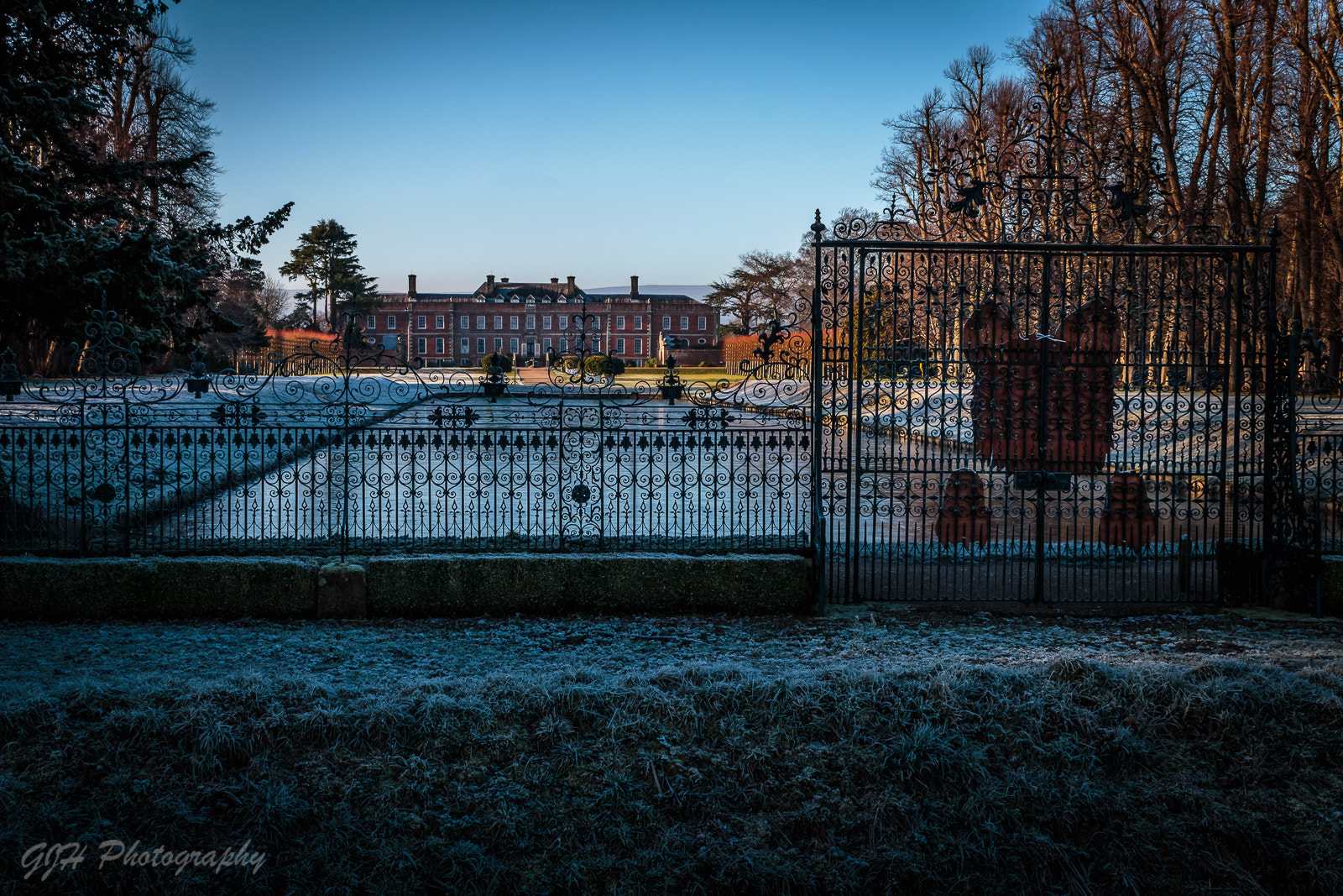 Canon EF-S 18-55mm F3.5-5.6 III sample photo. Frosty erddig photography