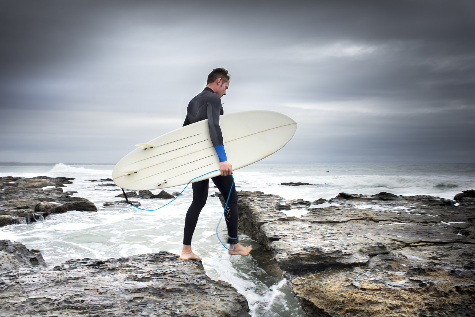 Nikon D600 + Nikon AF Nikkor 24mm F2.8D sample photo. Crossing the rocks to surf photography