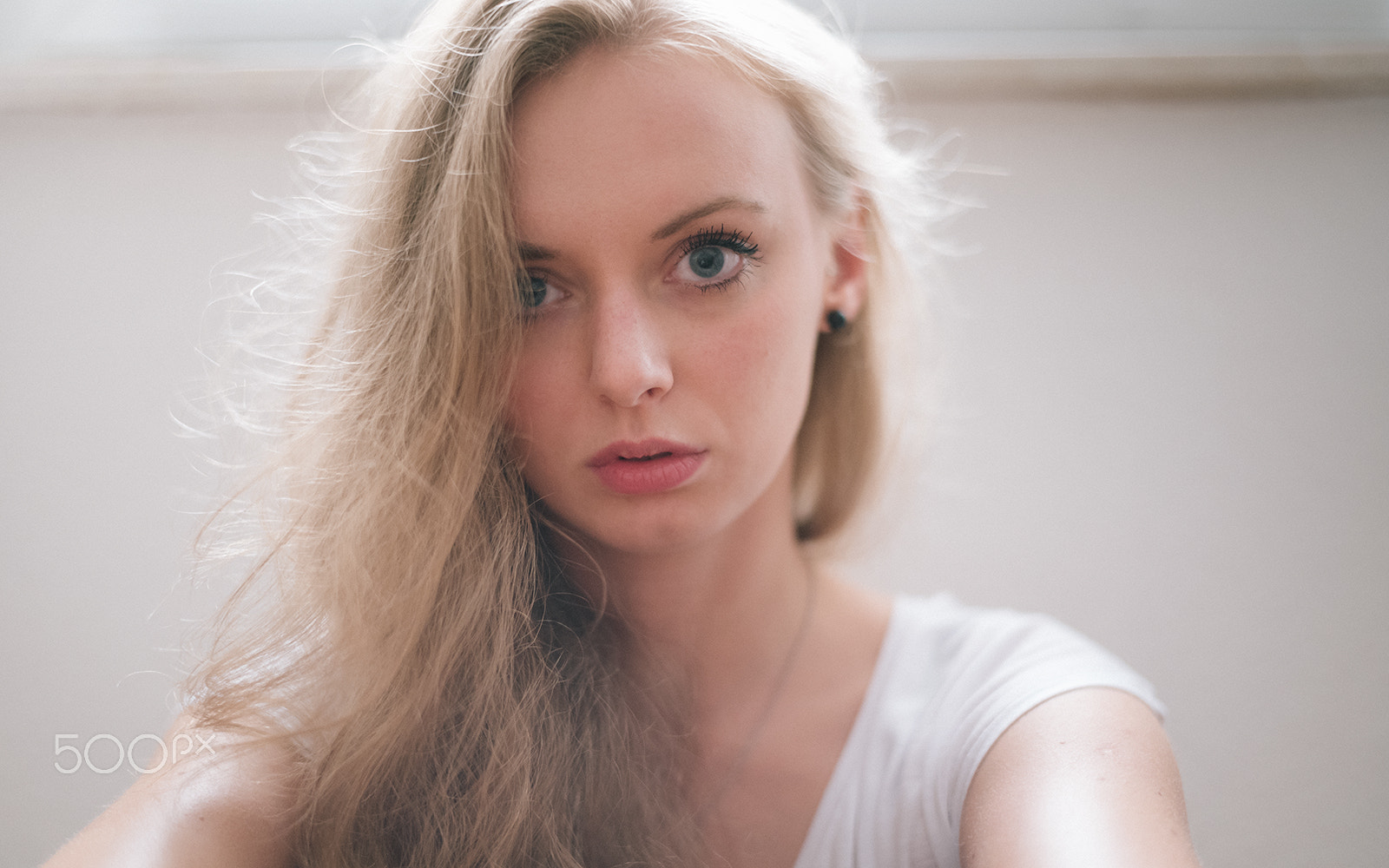 Leica Summilux-M 50mm F1.4 ASPH sample photo. Blonde & blue photography