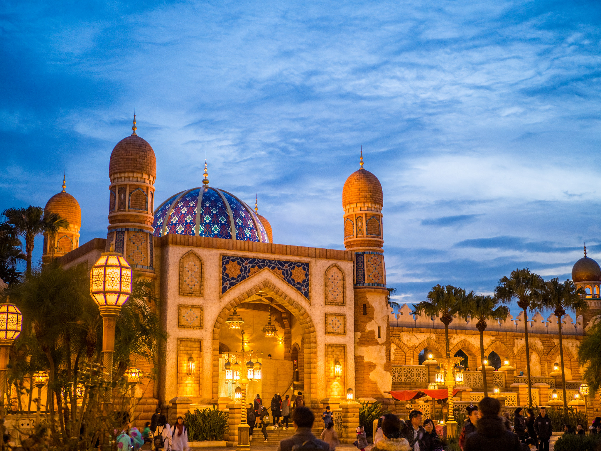 Olympus OM-D E-M1 Mark II + OLYMPUS M.25mm F1.2 sample photo. Arabic theme park photography