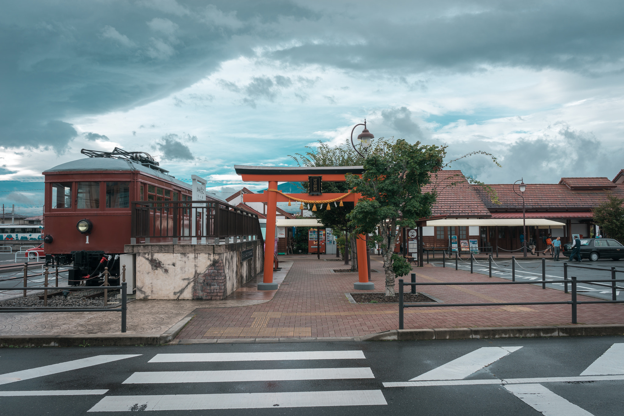 Sony a7R + Sony FE 28mm F2 sample photo. Cloudy day, in kawaguchiko, japan photography