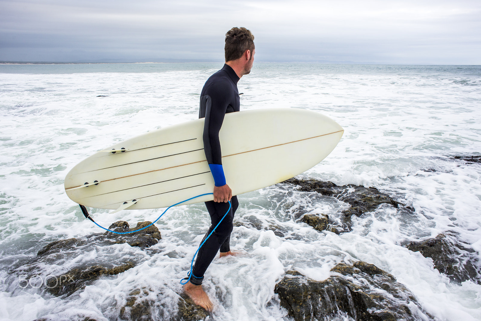 Nikon D600 + Nikon AF Nikkor 24mm F2.8D sample photo. Surfer entering the surf with surfboard photography