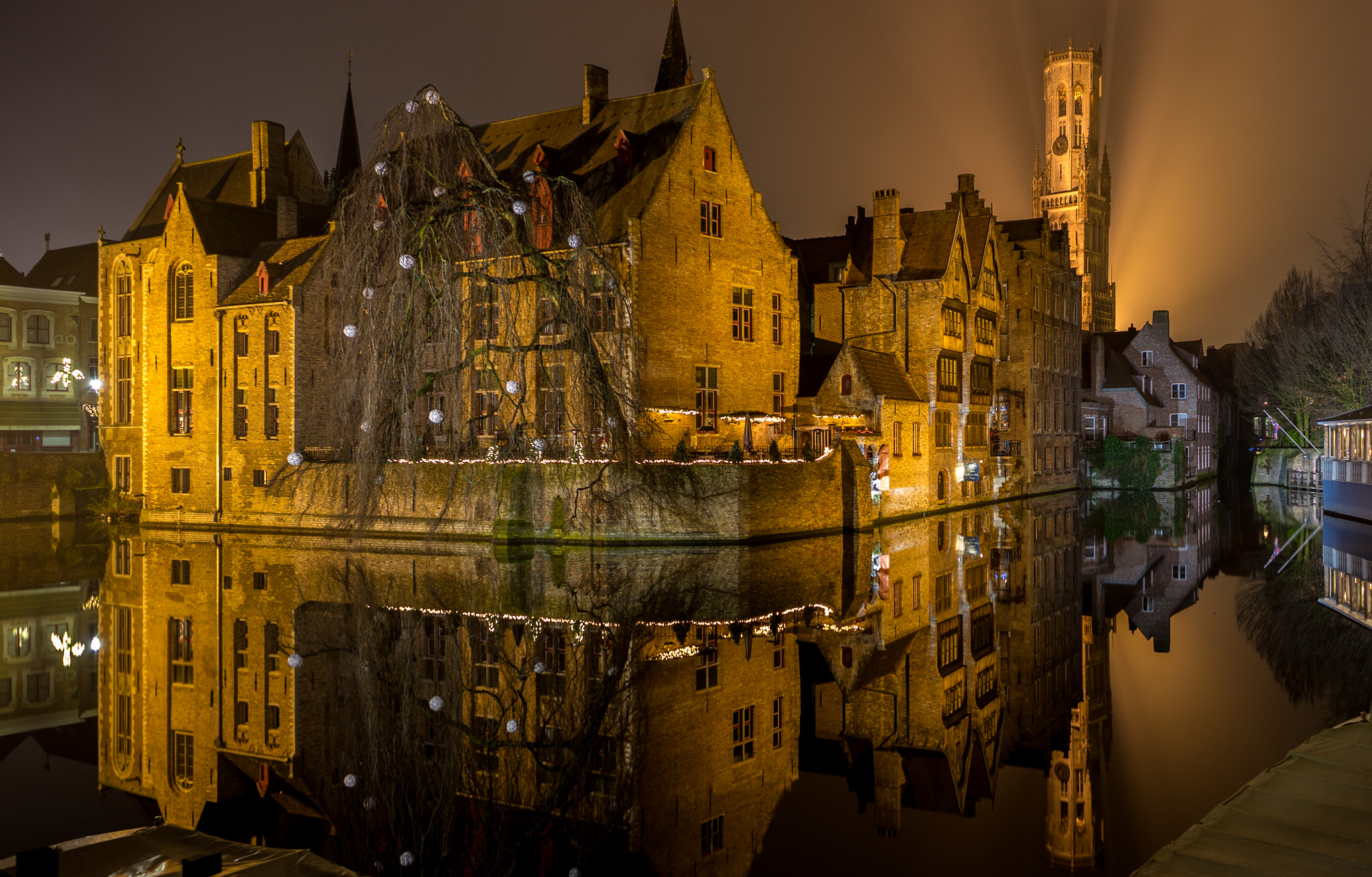 Sony a7 II + E 21mm F2.8 sample photo. Bruges at night photography