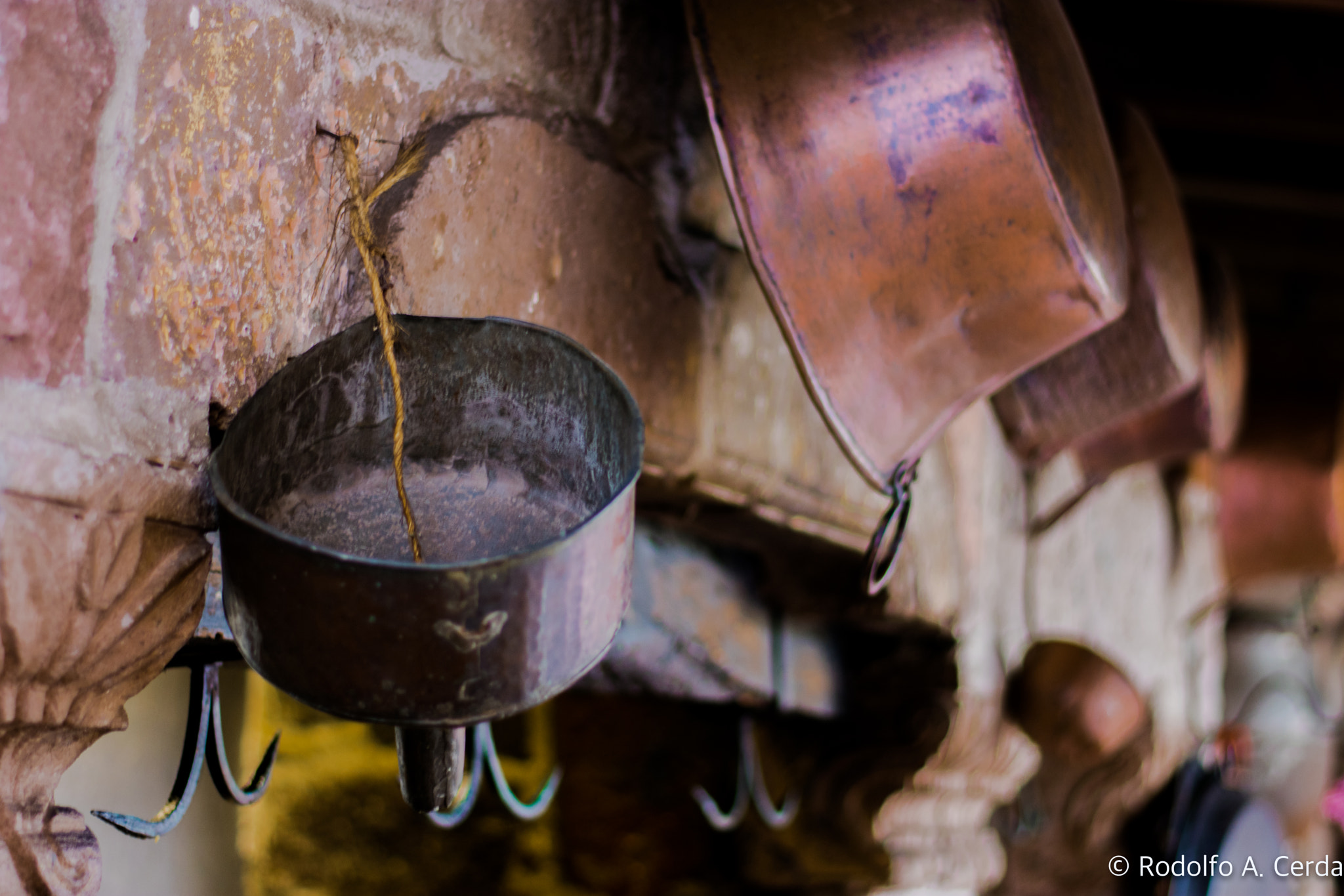 Nikon D3400 + Nikon AF-S Nikkor 50mm F1.8G sample photo. Kitchen items hanged photography