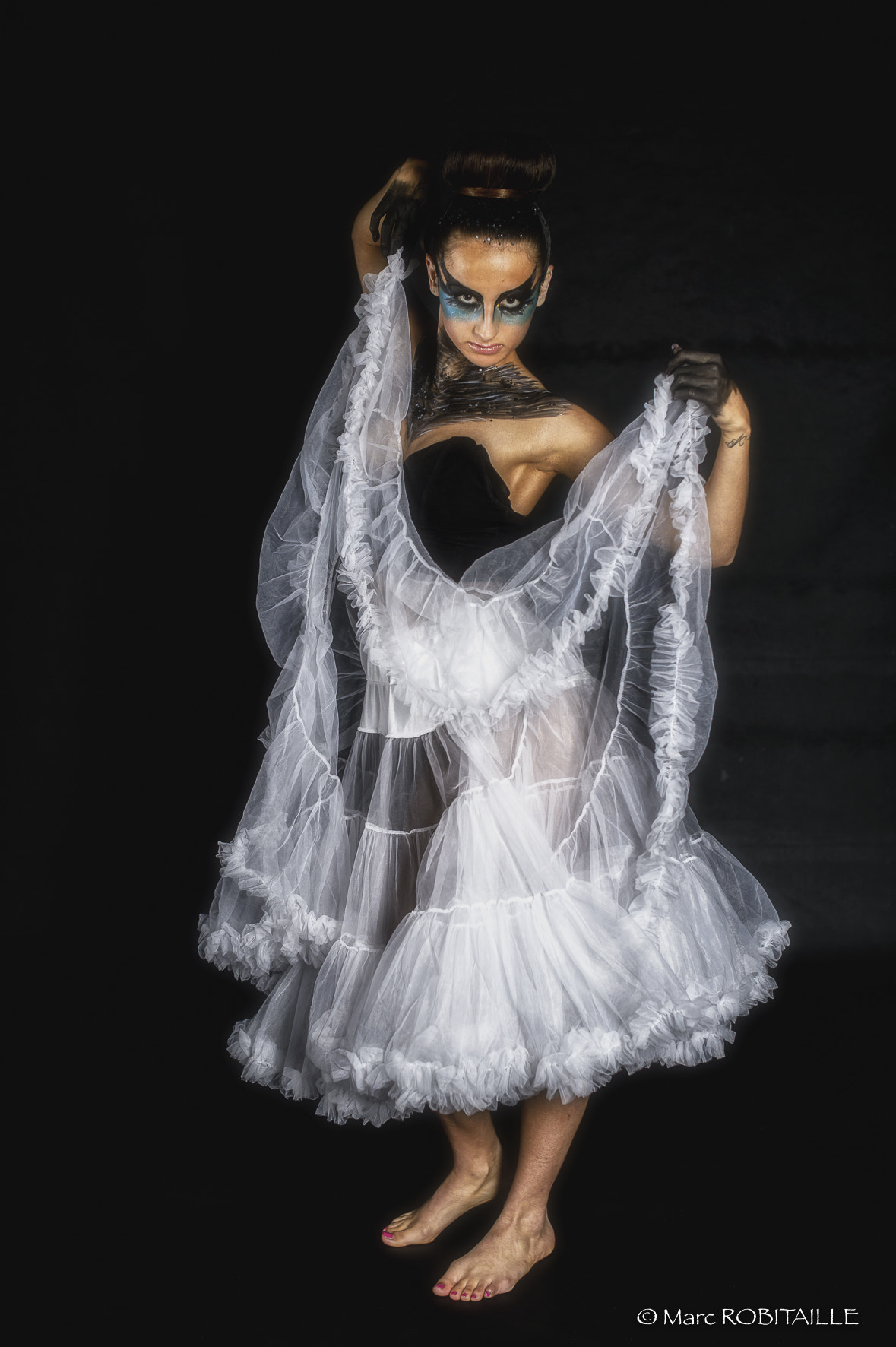 Nikon D4 sample photo. Alyzee black swan couleur jupon photography