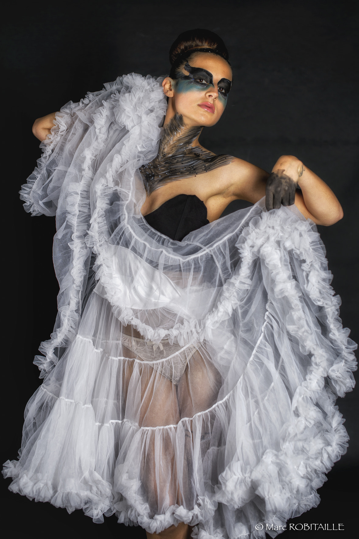 Nikon D4 sample photo. Alyzee black swan couleur photography