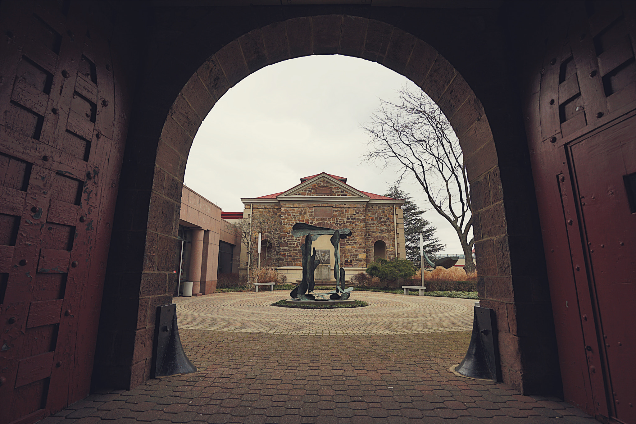 Sony a7 II + Sony Vario-Tessar T* FE 16-35mm F4 ZA OSS sample photo. Art arch photography