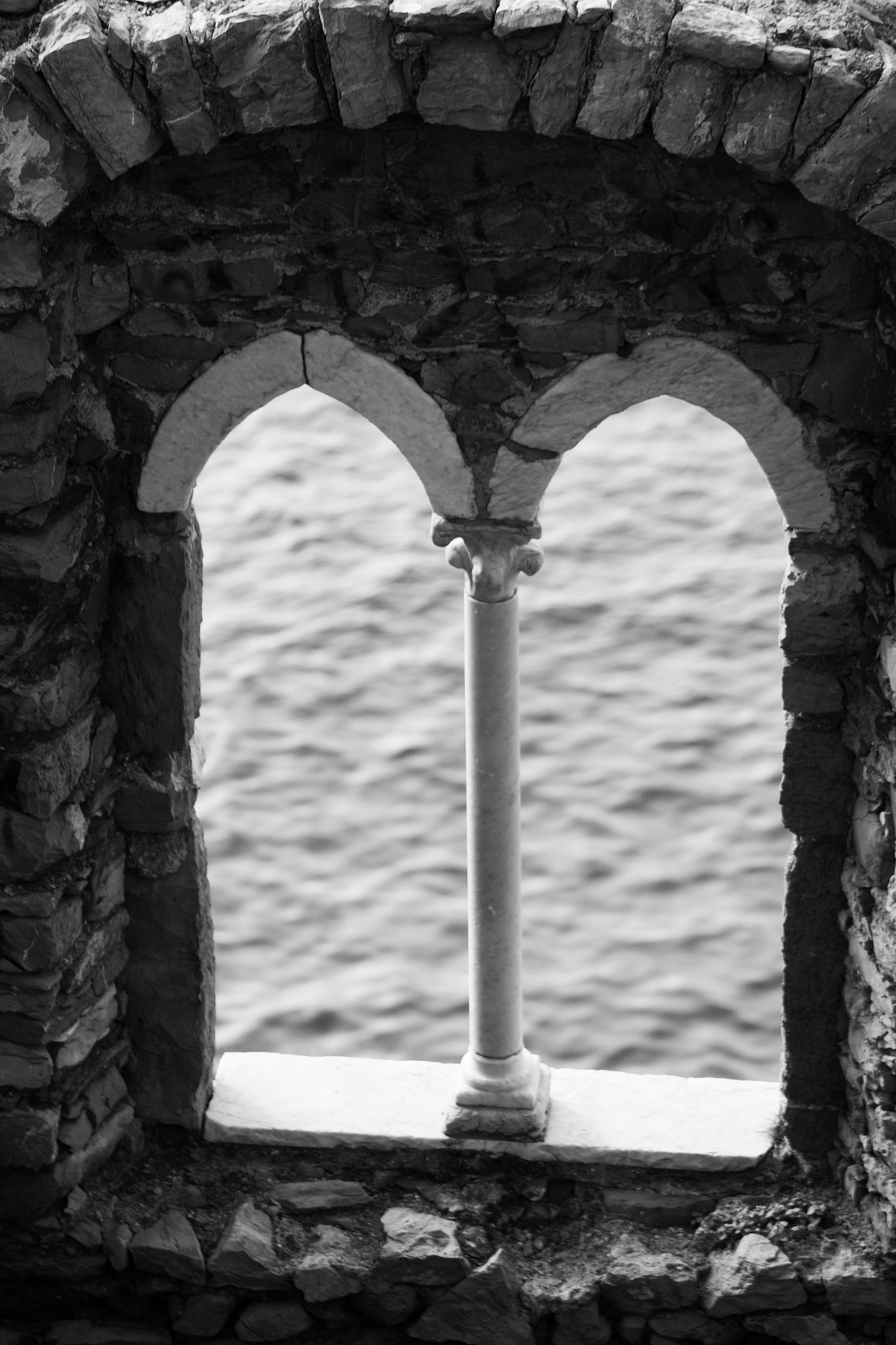 Canon EF-S 55-250mm F4-5.6 IS sample photo. Window on the sea photography