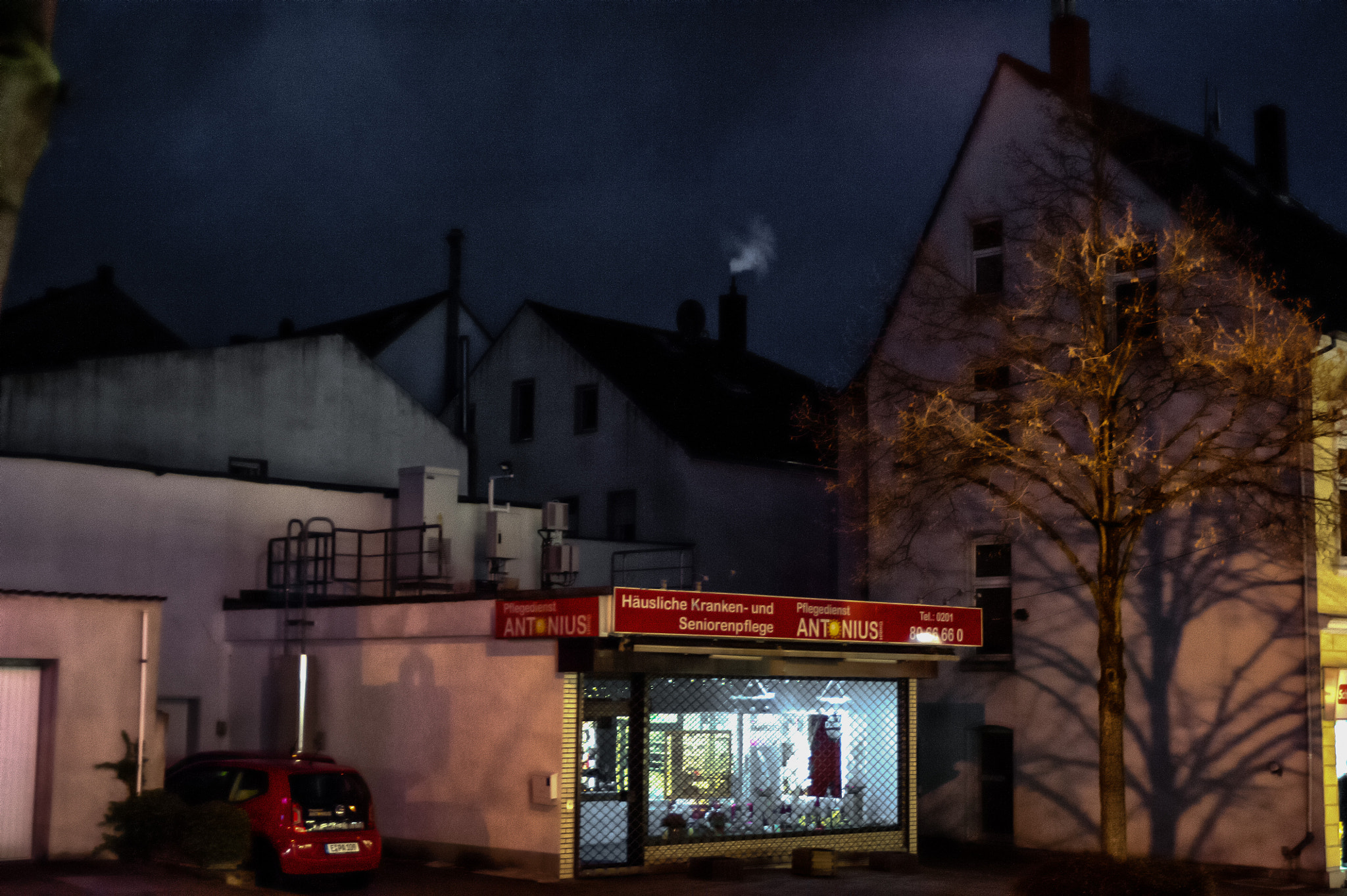 AF Zoom-Nikkor 28-105mm f/3.5-4.5D IF sample photo. Winter evening in essen-Überruhr photography