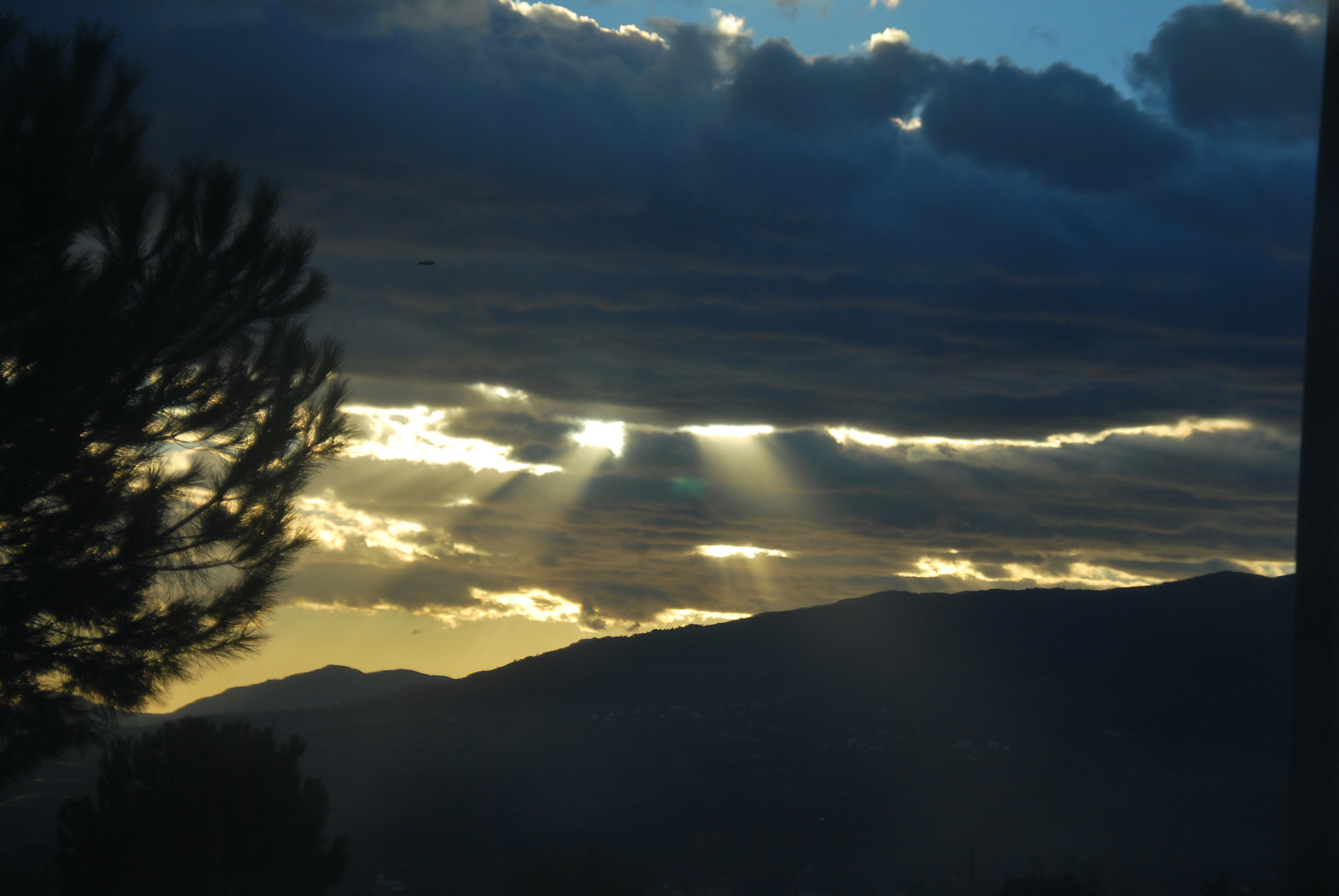 Nikon D60 + Sigma 18-200mm F3.5-6.3 DC OS HSM sample photo. Squarci di #sole nel #cielo
 photography