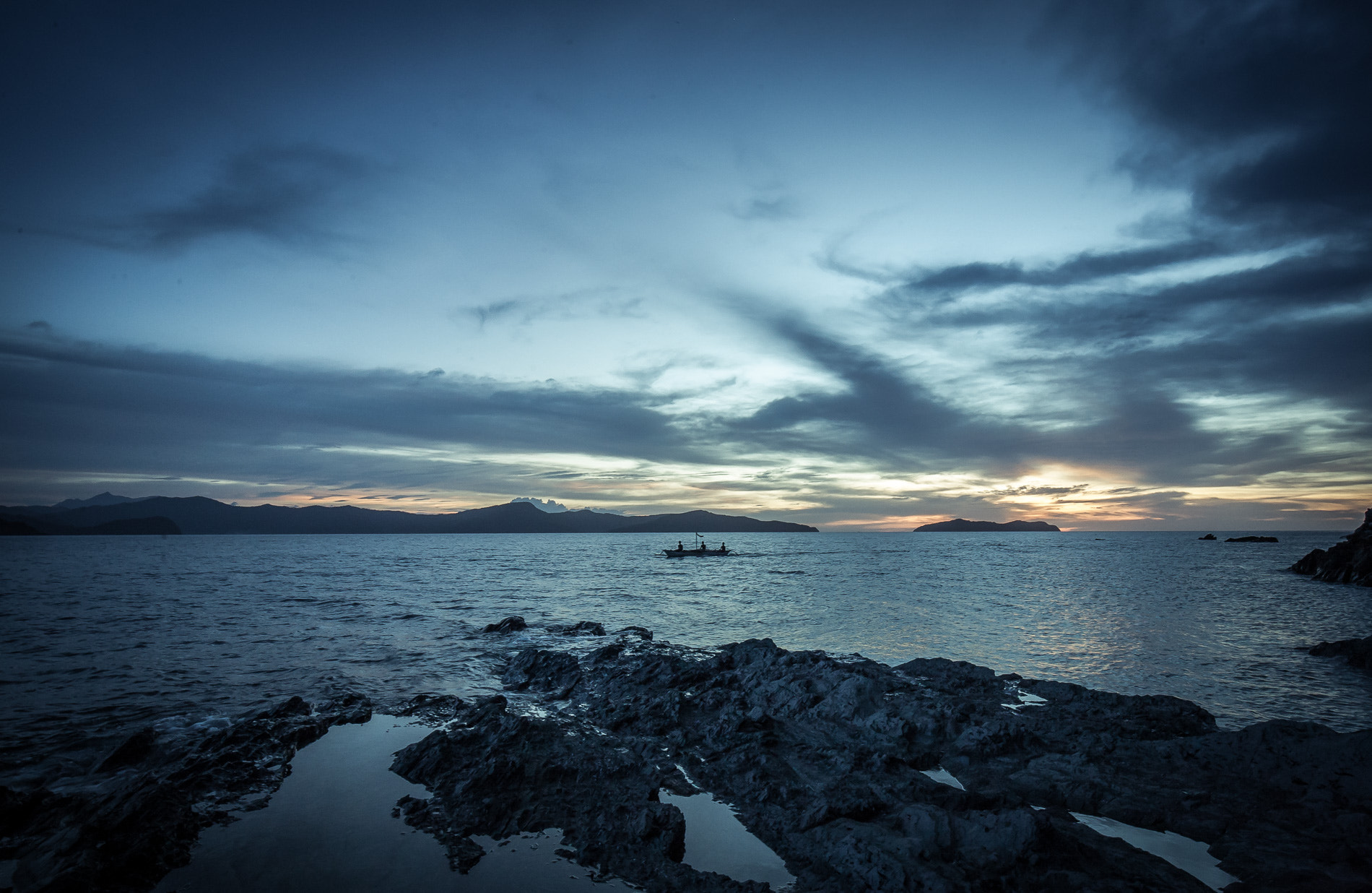 Canon EOS 5D + Canon EF 16-35mm F4L IS USM sample photo. Sunset in philippines photography