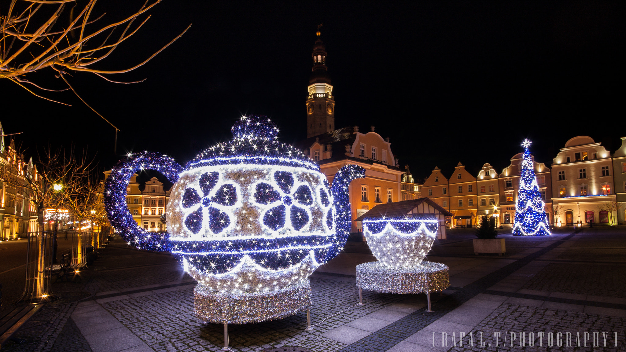 Canon EOS 1000D (EOS Digital Rebel XS / EOS Kiss F) + Sigma 10-20mm F4-5.6 EX DC HSM sample photo. Boleslawiec,city center photography