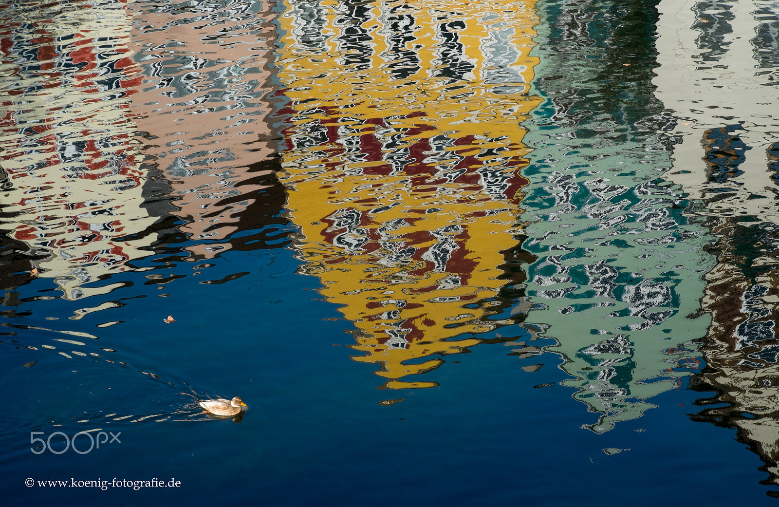 Fujifilm X-Pro1 + Fujifilm XF 60mm F2.4 R Macro sample photo. City reflektions in river photography