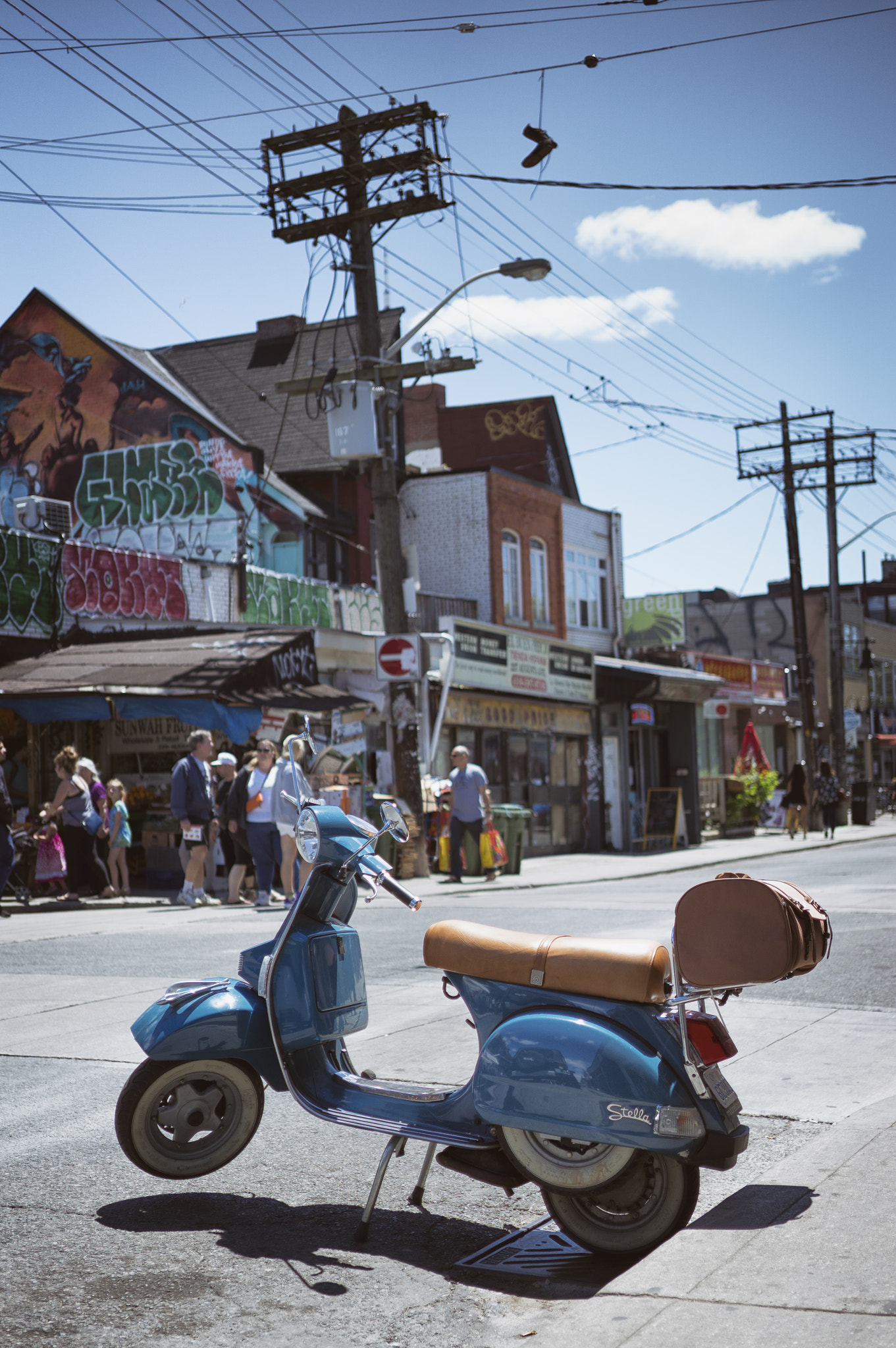 Sony Alpha NEX-6 + E 32mm F1.8 sample photo. Kensington market, toronto | ontario photography