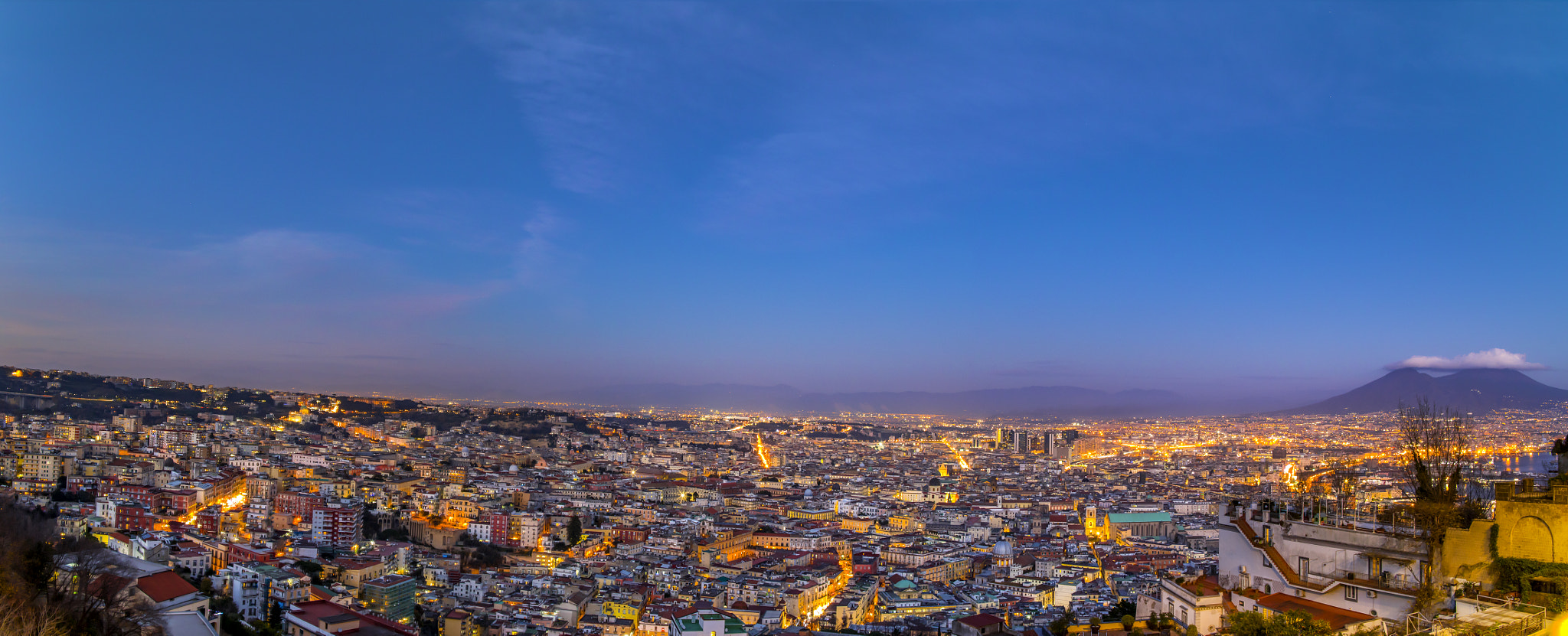 Canon EF 24mm F1.4L II USM sample photo. Panorama di napoli al tramonto photography