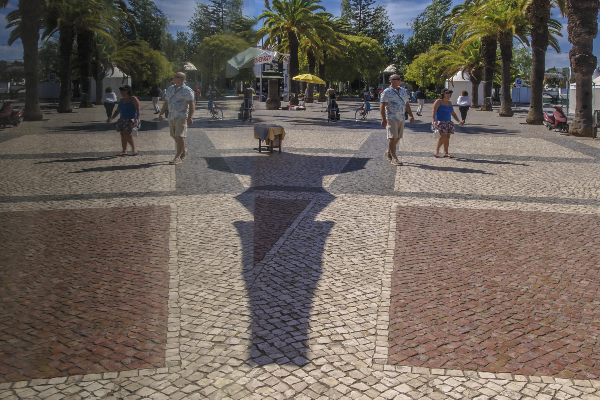 Nikon AF-S Nikkor 17-35mm F2.8D ED-IF sample photo. "reflectophotography - symmetrical shadow" photography