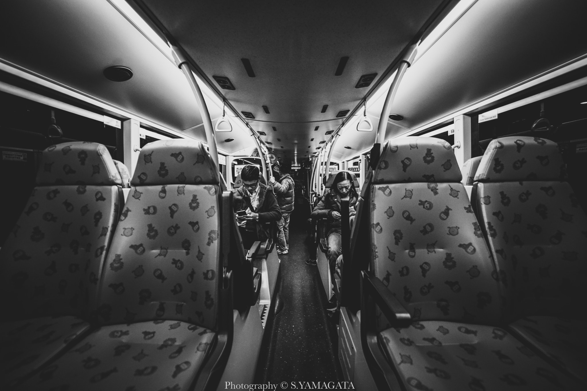 DT 40mm F2.8 SAM sample photo. Midnight bus photography