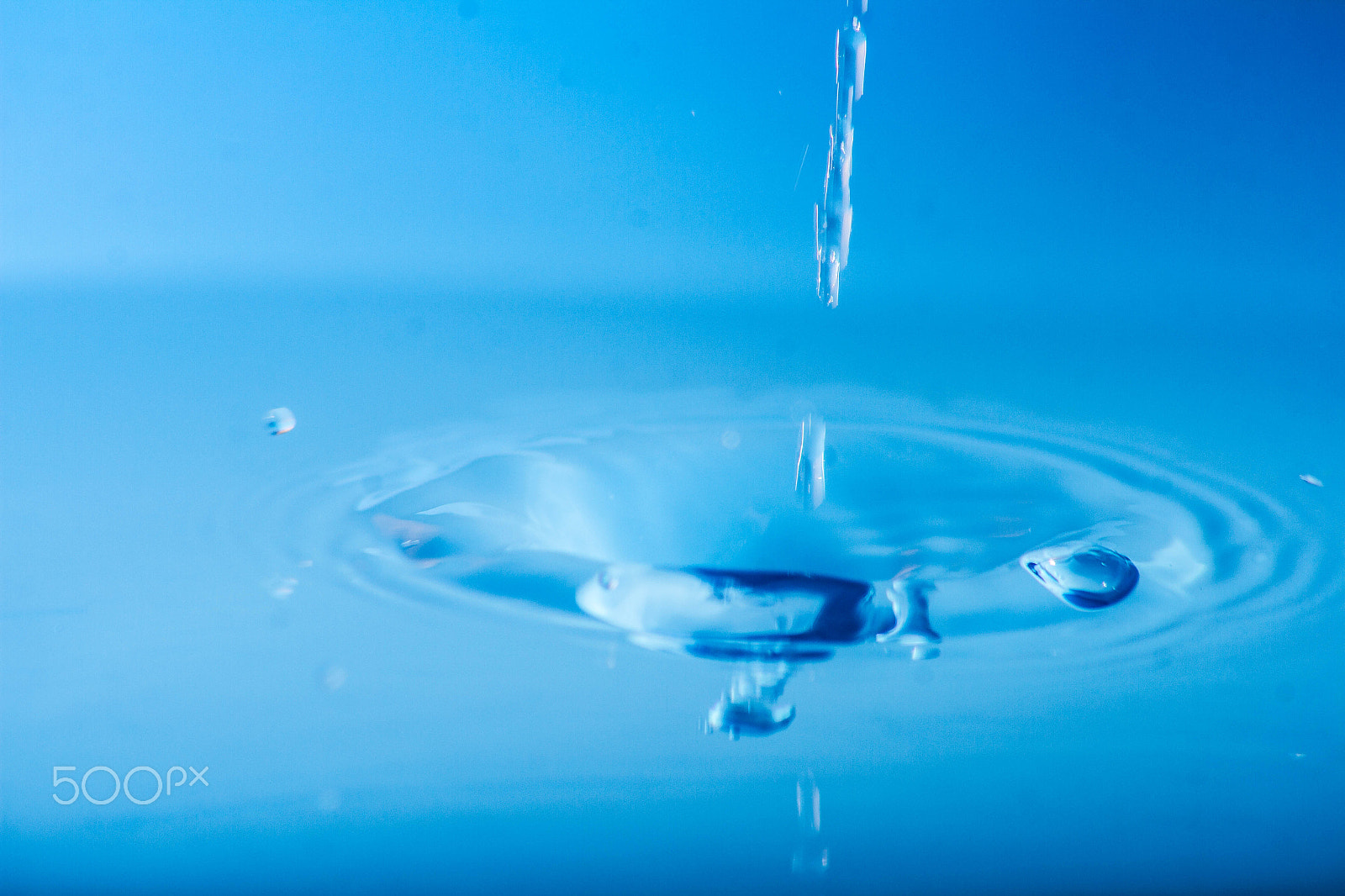 Sigma 70-300mm F4-5.6 APO DG Macro sample photo. Water drops photography