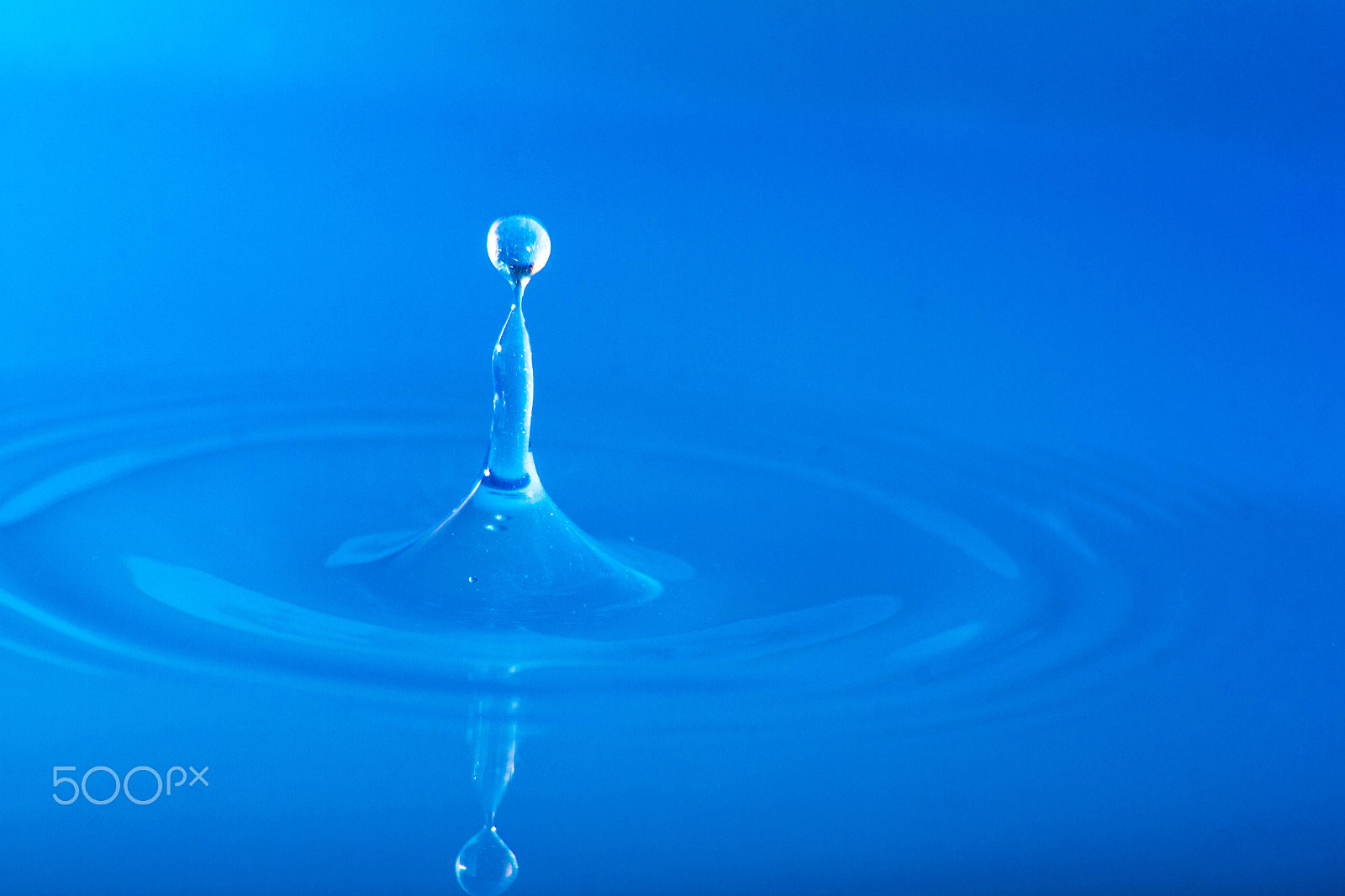 Sigma 70-300mm F4-5.6 APO DG Macro sample photo. Water drops photography