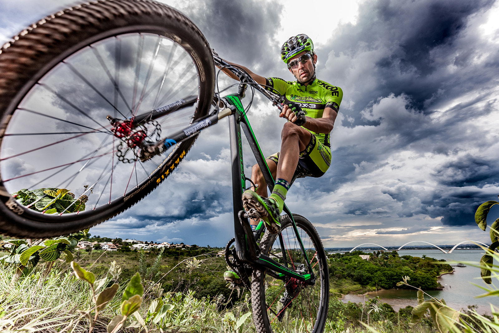 Canon EOS-1Ds Mark III sample photo. Mountain bike action photography