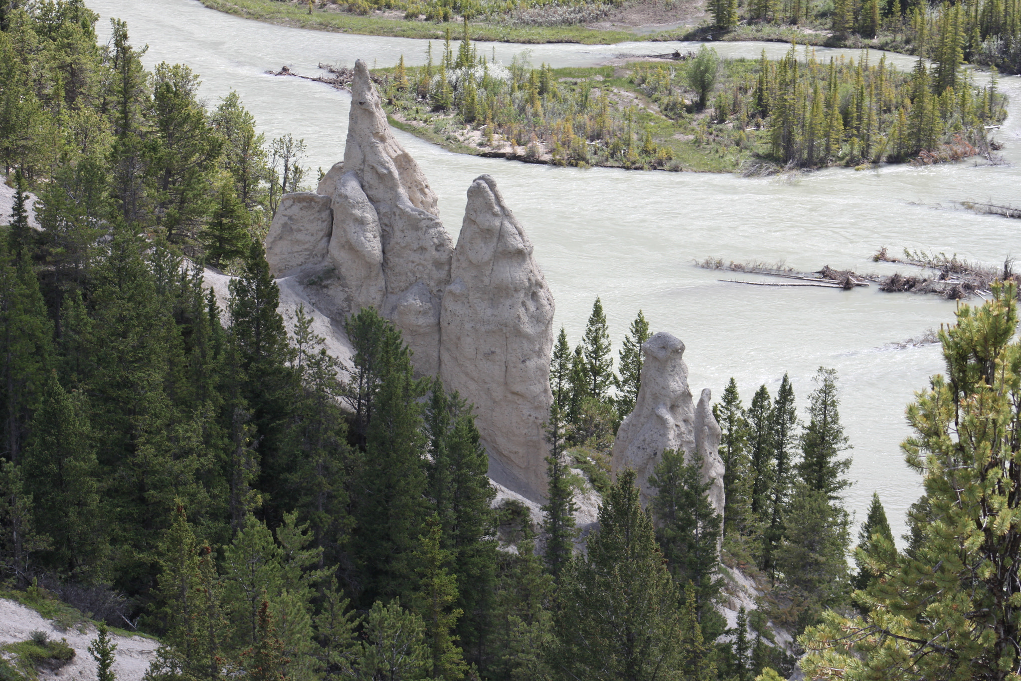 Canon EOS 500D (EOS Rebel T1i / EOS Kiss X3) + EF75-300mm f/4-5.6 sample photo. Hoodoos in der nähe des campgrounds bei banff photography
