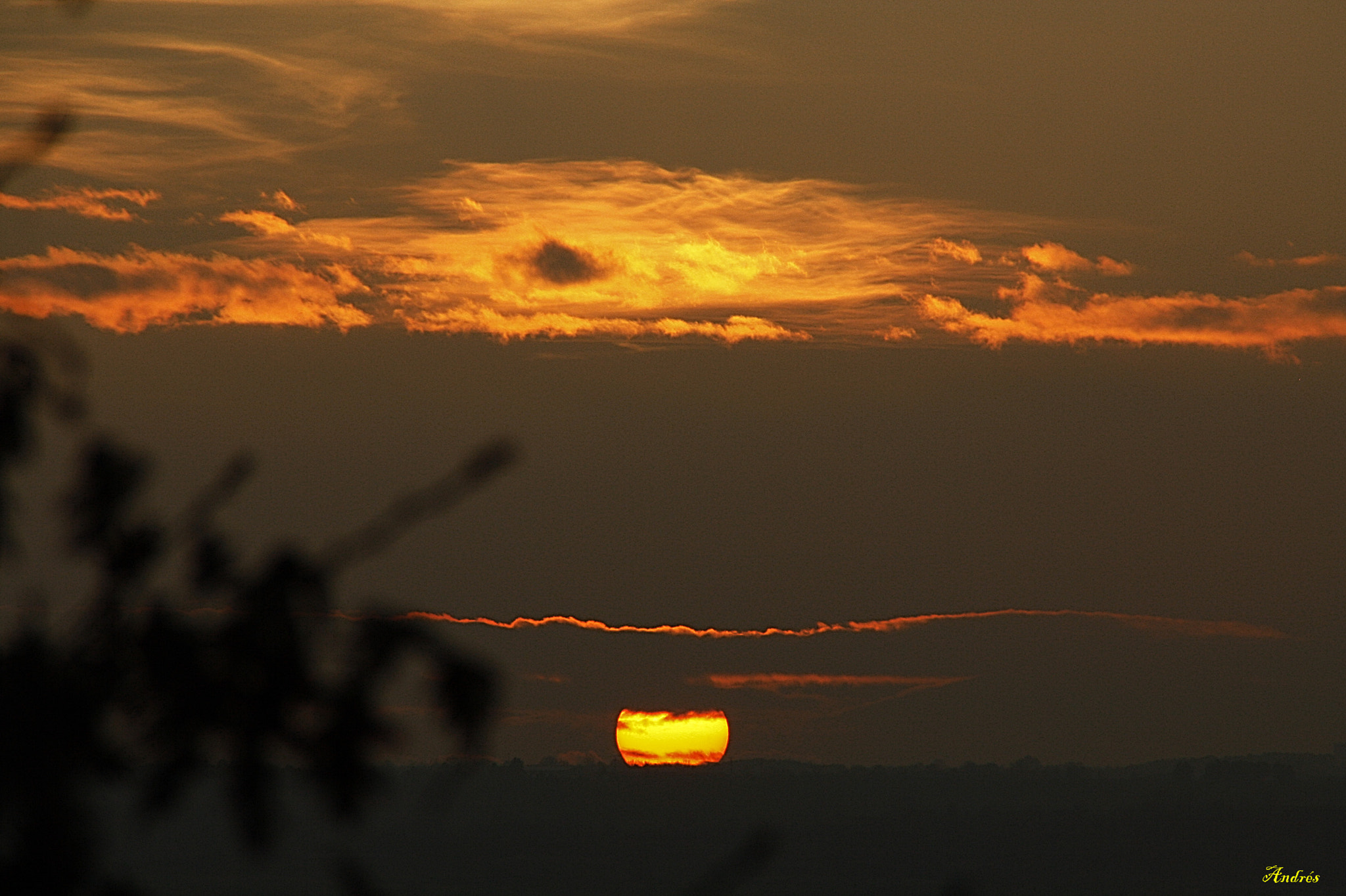 Canon EOS 1000D (EOS Digital Rebel XS / EOS Kiss F) sample photo. When the sun goes down photography
