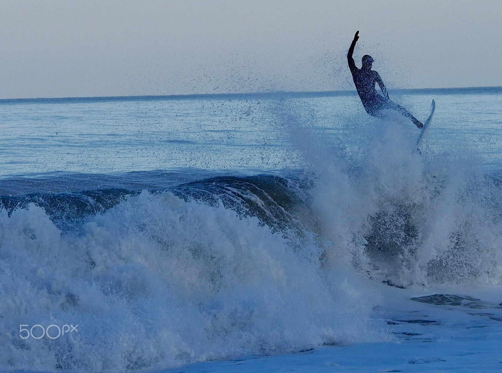 Panasonic Lumix DMC-G7 + Panasonic Lumix G X Vario 35-100mm F2.8 OIS sample photo. Surfer cresting a winter wave photography