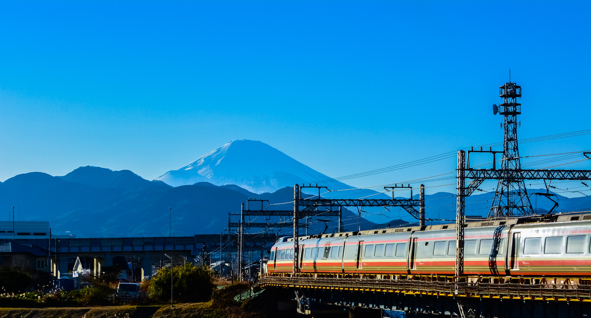 Nikon D5200 + Sigma 50-500mm F4.5-6.3 DG OS HSM sample photo. 小田急線 photography