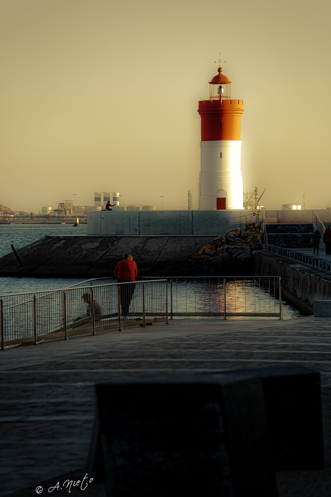 Canon EOS 5D + Canon EF 70-200mm F4L IS USM sample photo. Faro de navidad photography