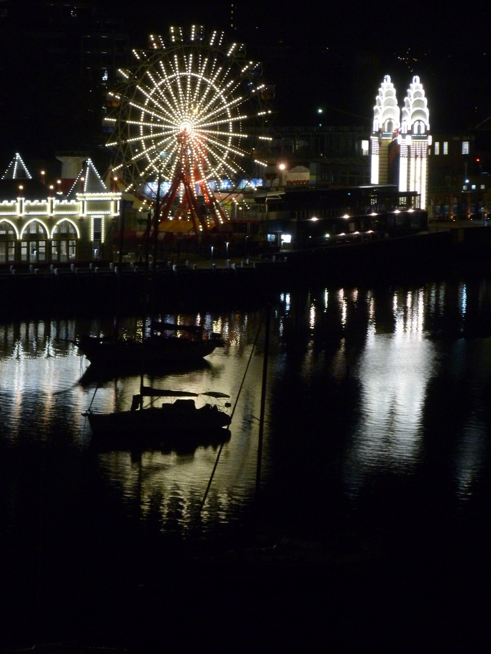 Panasonic DMC-FH27 sample photo. Luna park, sydney photography