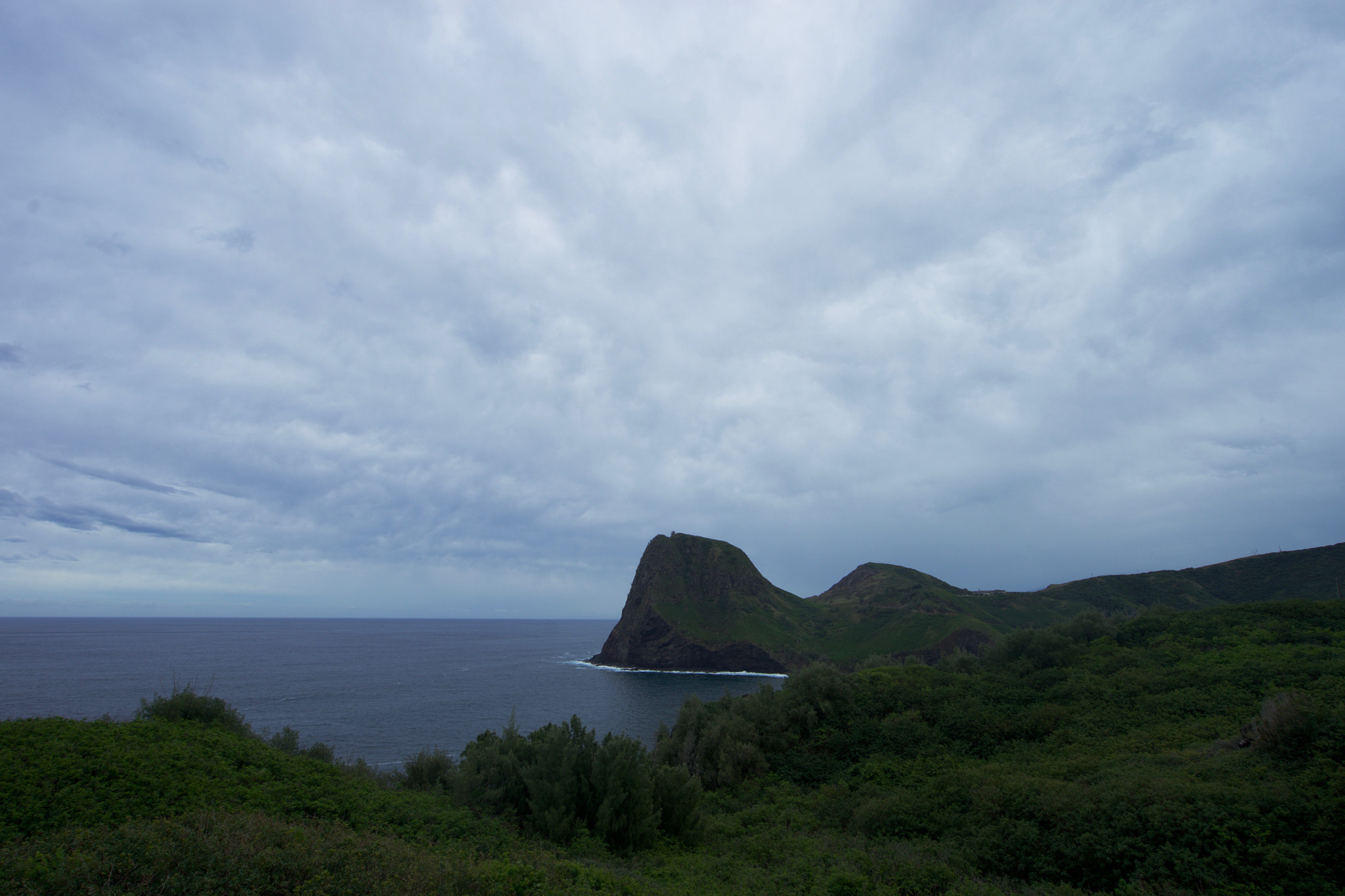 Sony a7 + Sony Vario-Tessar T* FE 16-35mm F4 ZA OSS sample photo. Kahekili highway drive photography