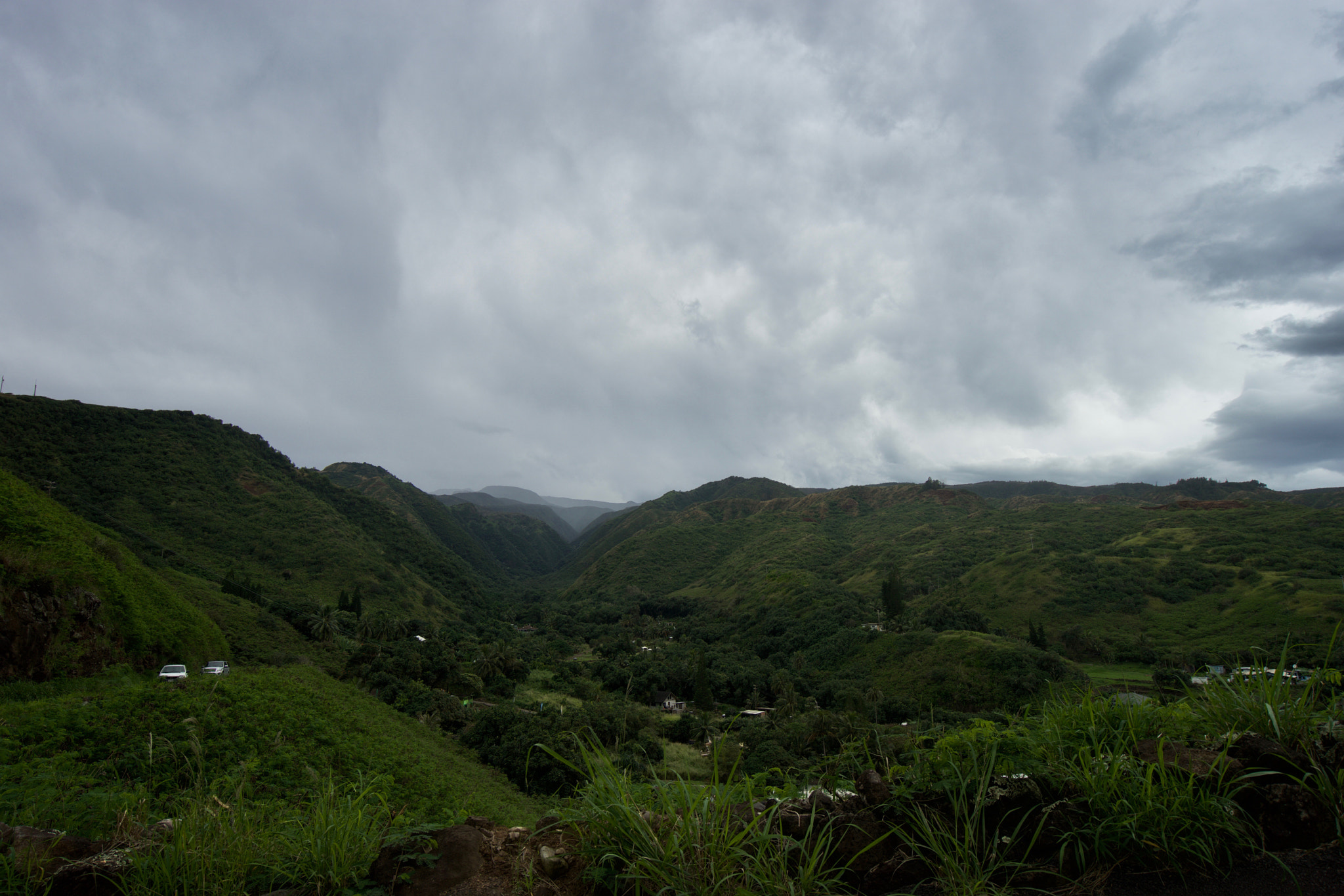 Sony a7 + Sony Vario-Tessar T* FE 16-35mm F4 ZA OSS sample photo. Kahekili highway drive photography