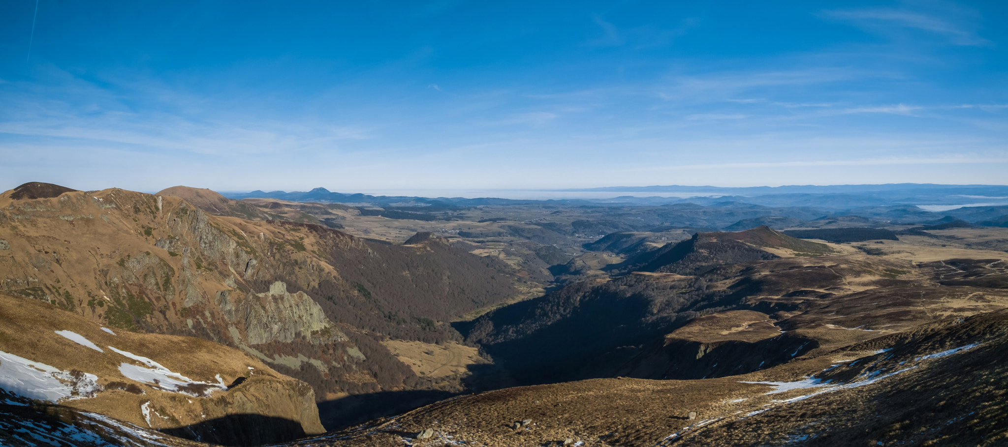 Fujifilm X-M1 + Fujifilm XF 14mm F2.8 R sample photo. French volcanoes photography